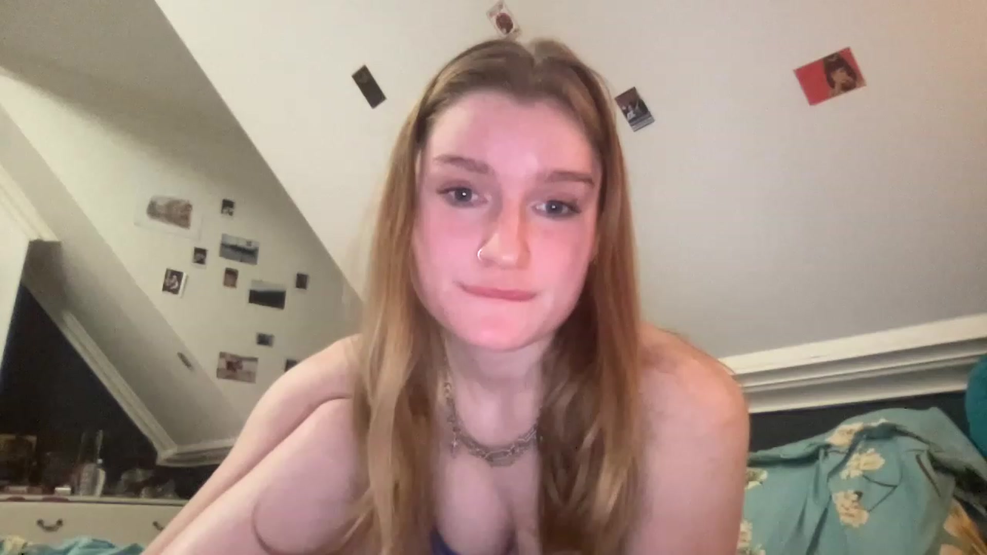 Gallery image thumbnail from FrecklyTaylor's myfreecams stream on, 11/28/2022, 17:50 image 2 of 20