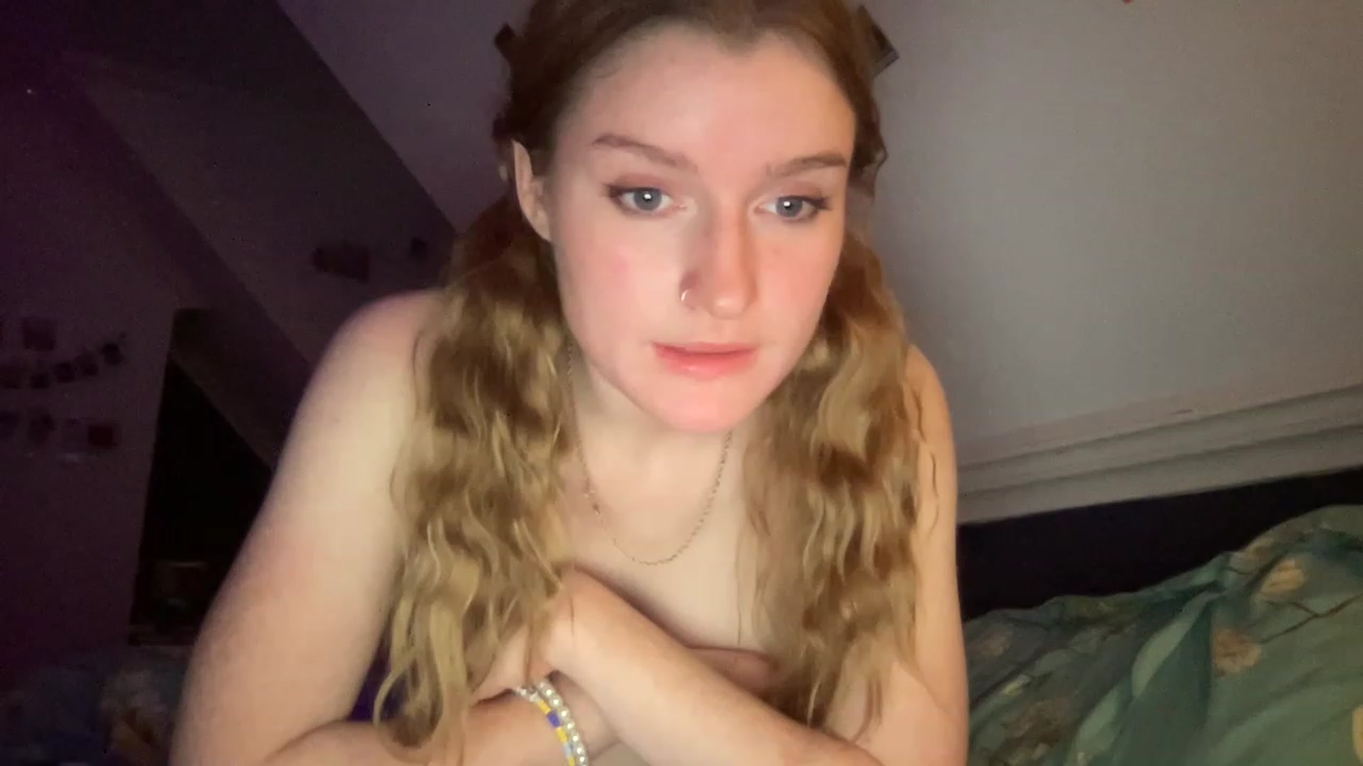 Gallery image thumbnail from FrecklyTaylor's myfreecams stream on, 12/01/2022, 16:49 image 9 of 20