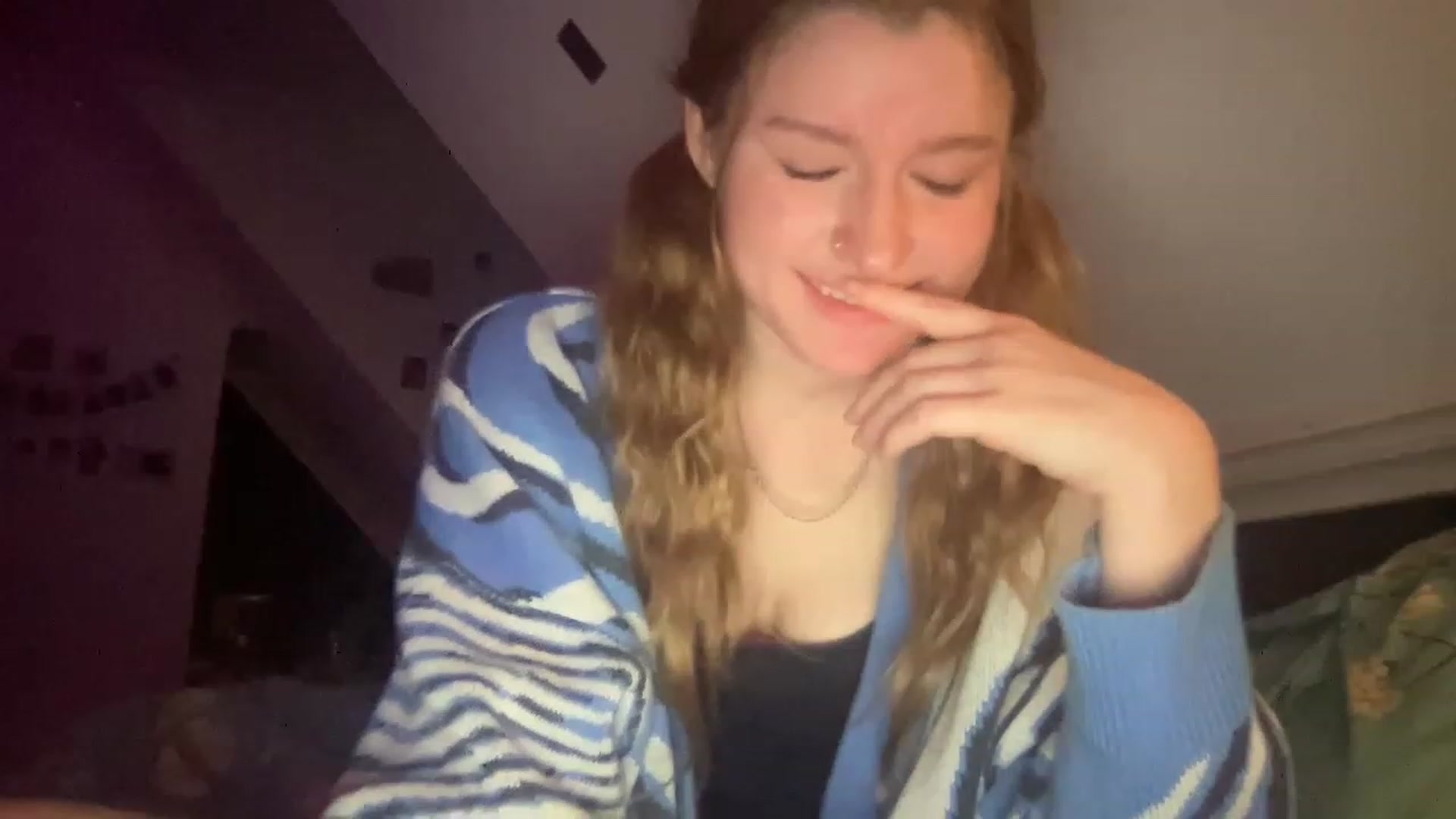 Gallery image thumbnail from FrecklyTaylor's myfreecams stream on, 12/01/2022, 16:49 image 2 of 20