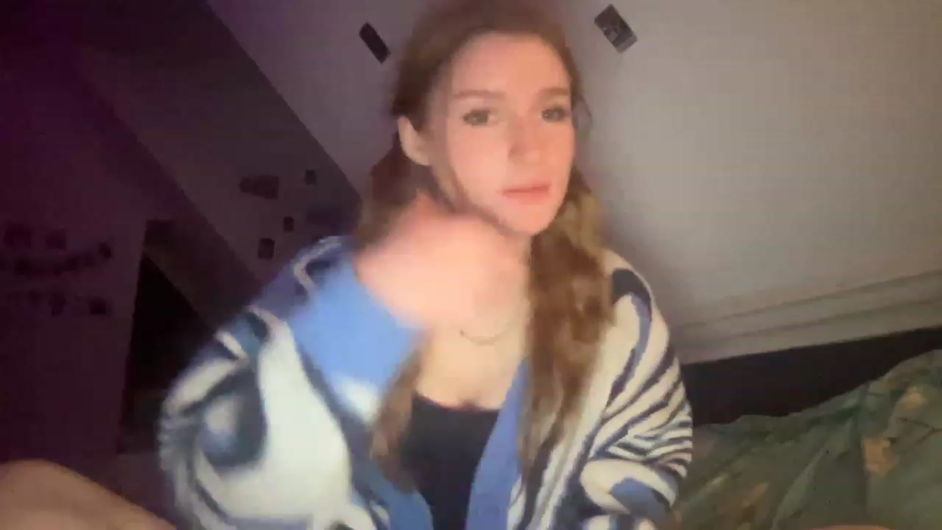 Gallery image thumbnail from FrecklyTaylor's myfreecams stream on, 12/01/2022, 16:49 image 5 of 20