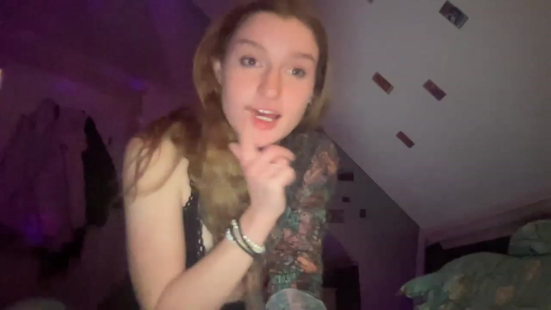 Gallery image thumbnail from FrecklyTaylor's myfreecams stream on, 12/07/2022, 16:23 image 5 of 20