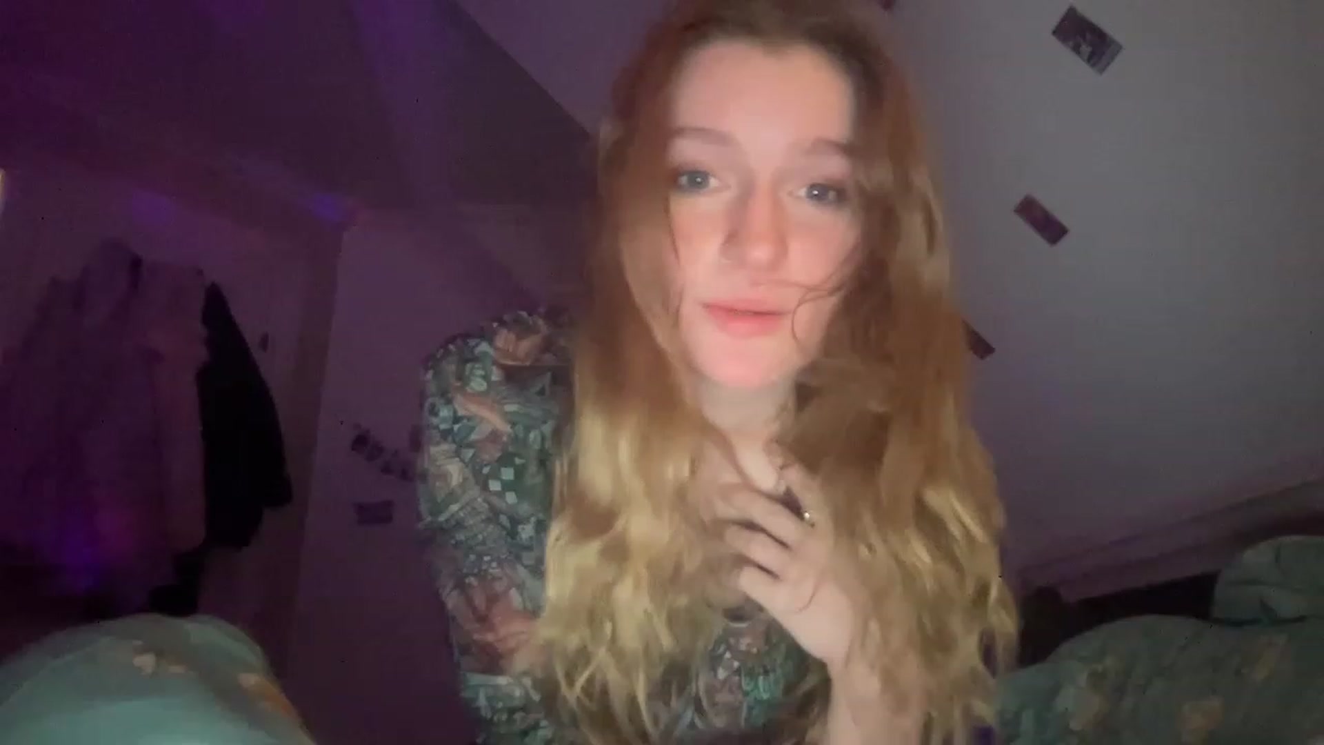 Gallery image thumbnail from FrecklyTaylor's myfreecams stream on, 12/07/2022, 16:23 image 4 of 20