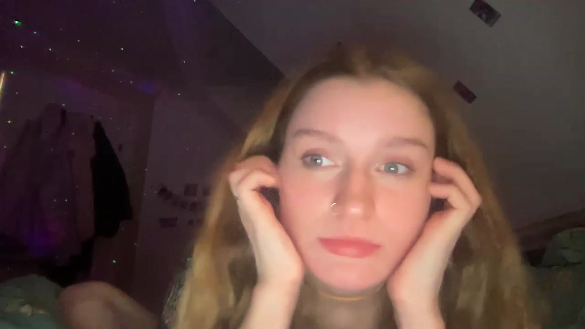 Gallery image thumbnail from FrecklyTaylor's myfreecams stream on, 12/07/2022, 16:23 image 2 of 20