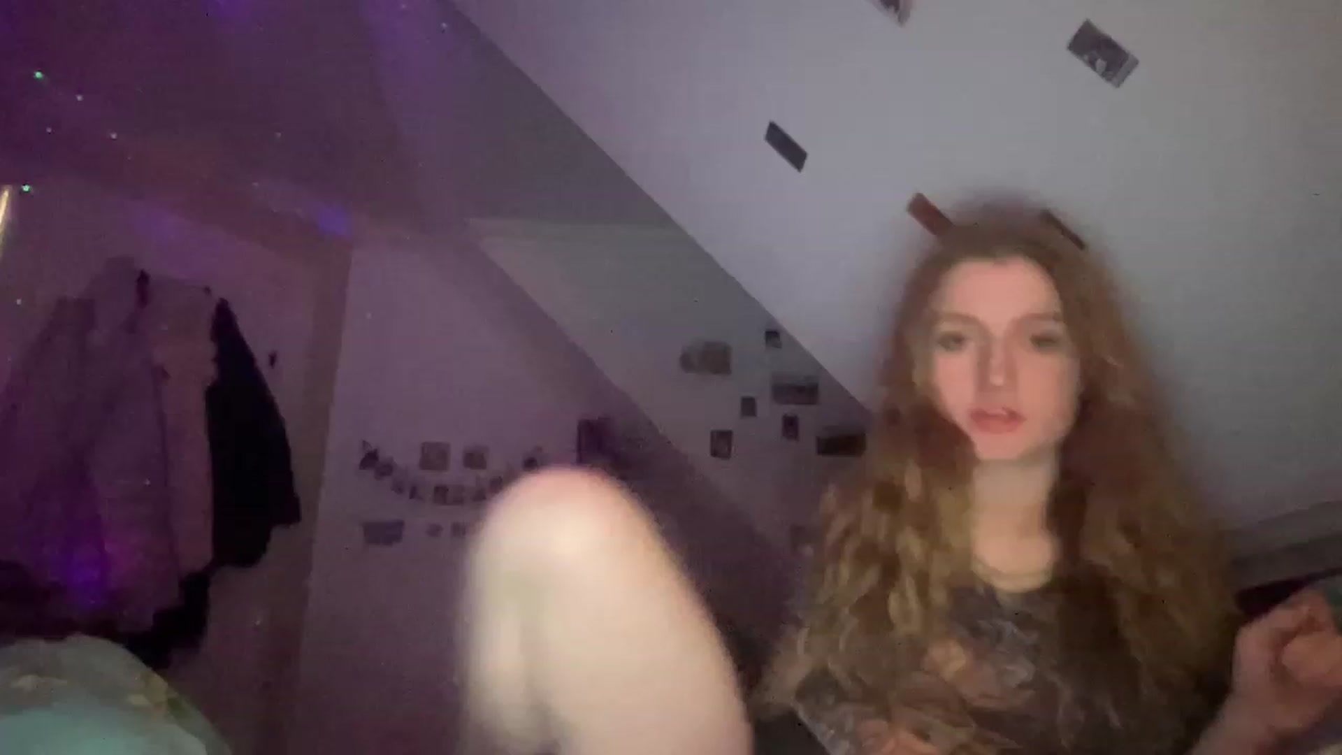 Gallery image thumbnail from FrecklyTaylor's myfreecams stream on, 12/07/2022, 16:23 image 3 of 20