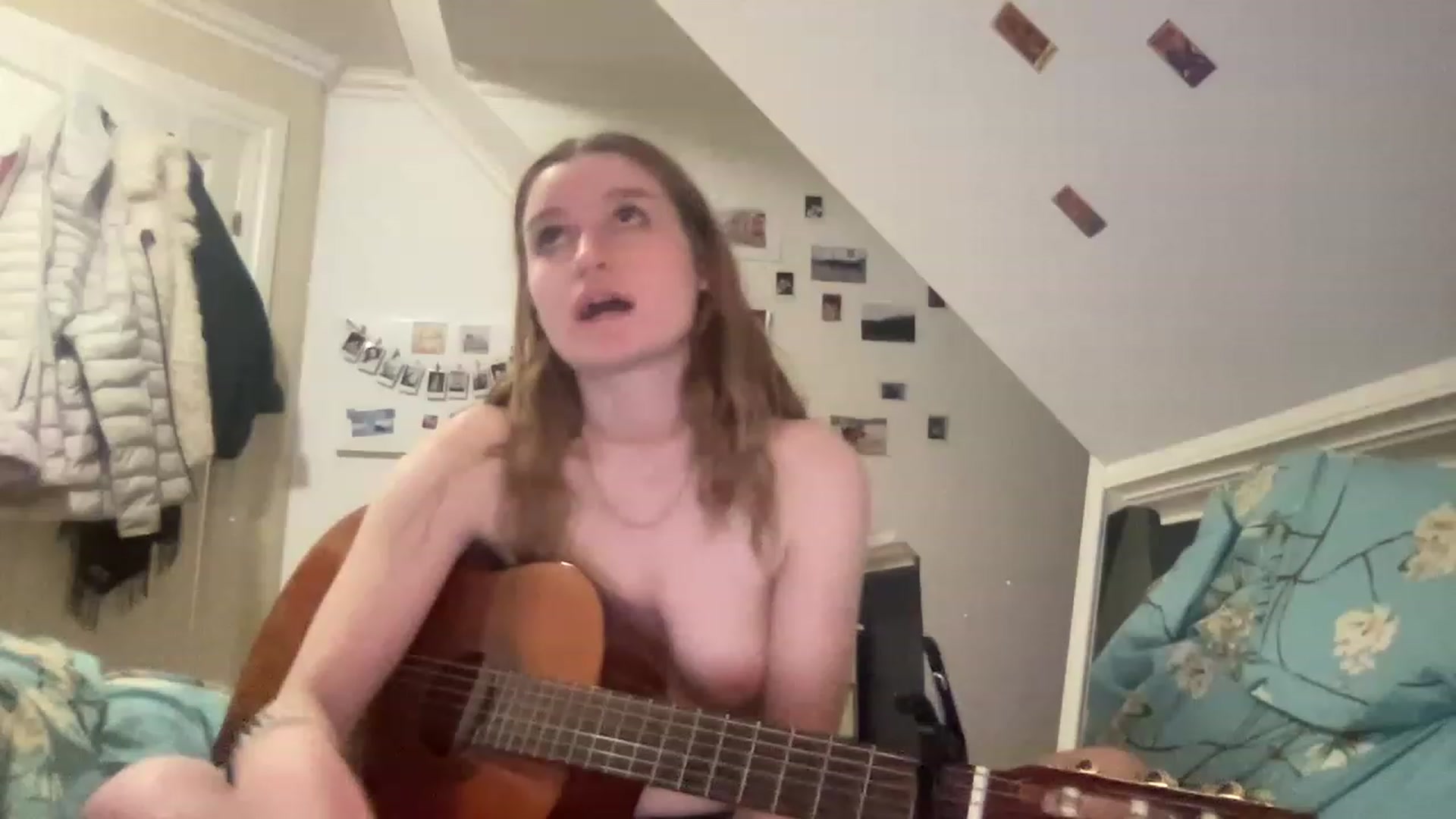 Gallery image thumbnail from FrecklyTaylor's myfreecams stream on, 12/07/2022, 17:15 image 1 of 20