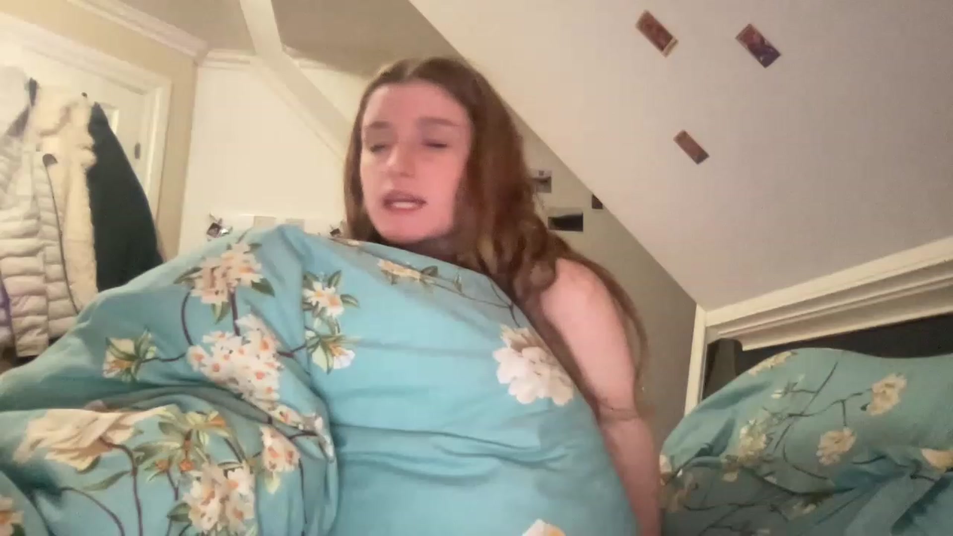 Gallery image thumbnail from FrecklyTaylor's myfreecams stream on, 12/07/2022, 17:15 image 17 of 20