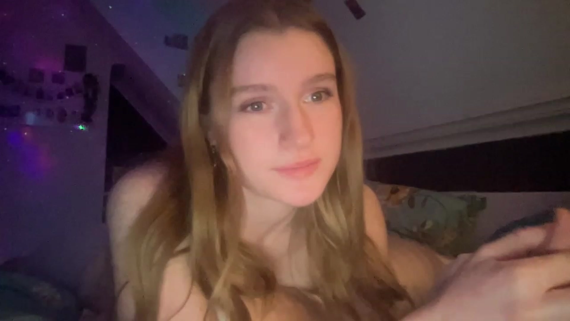 Gallery image thumbnail from FrecklyTaylor's myfreecams stream on, 01/18/2023, 15:37 image 15 of 20