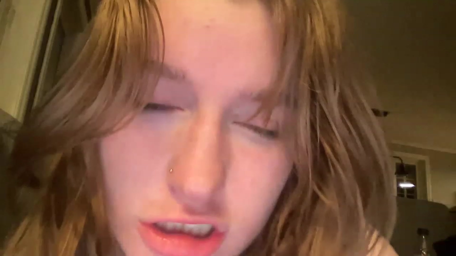 Gallery image thumbnail from FrecklyTaylor's myfreecams stream on, 02/17/2023, 23:32 image 2 of 20