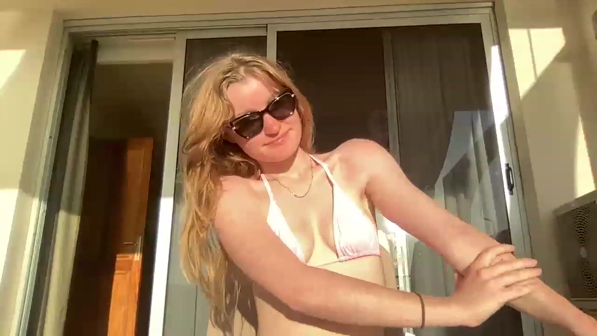 Gallery image thumbnail from FrecklyTaylor's myfreecams stream on, 03/02/2023, 18:46 image 6 of 20
