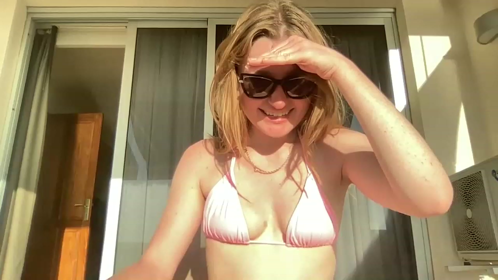 Gallery image thumbnail from FrecklyTaylor's myfreecams stream on, 03/02/2023, 18:46 image 2 of 20