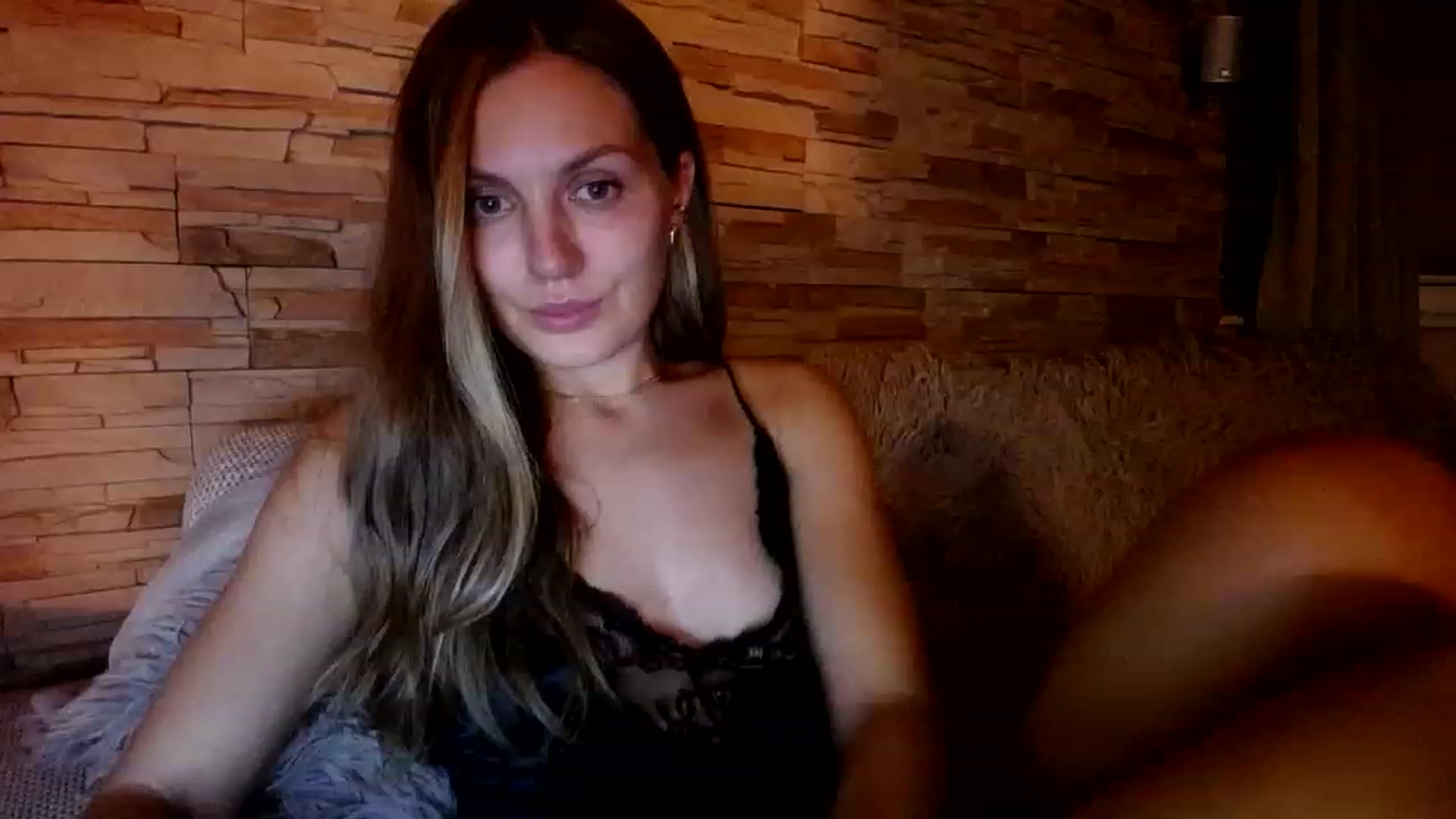 Gallery image thumbnail from Free_Love's myfreecams stream on, 12/29/2022, 22:51 image 2 of 20