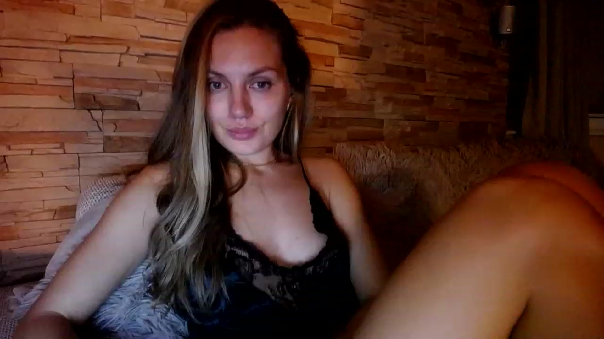 Gallery image thumbnail from Free_Love's myfreecams stream on, 12/29/2022, 22:51 image 16 of 20
