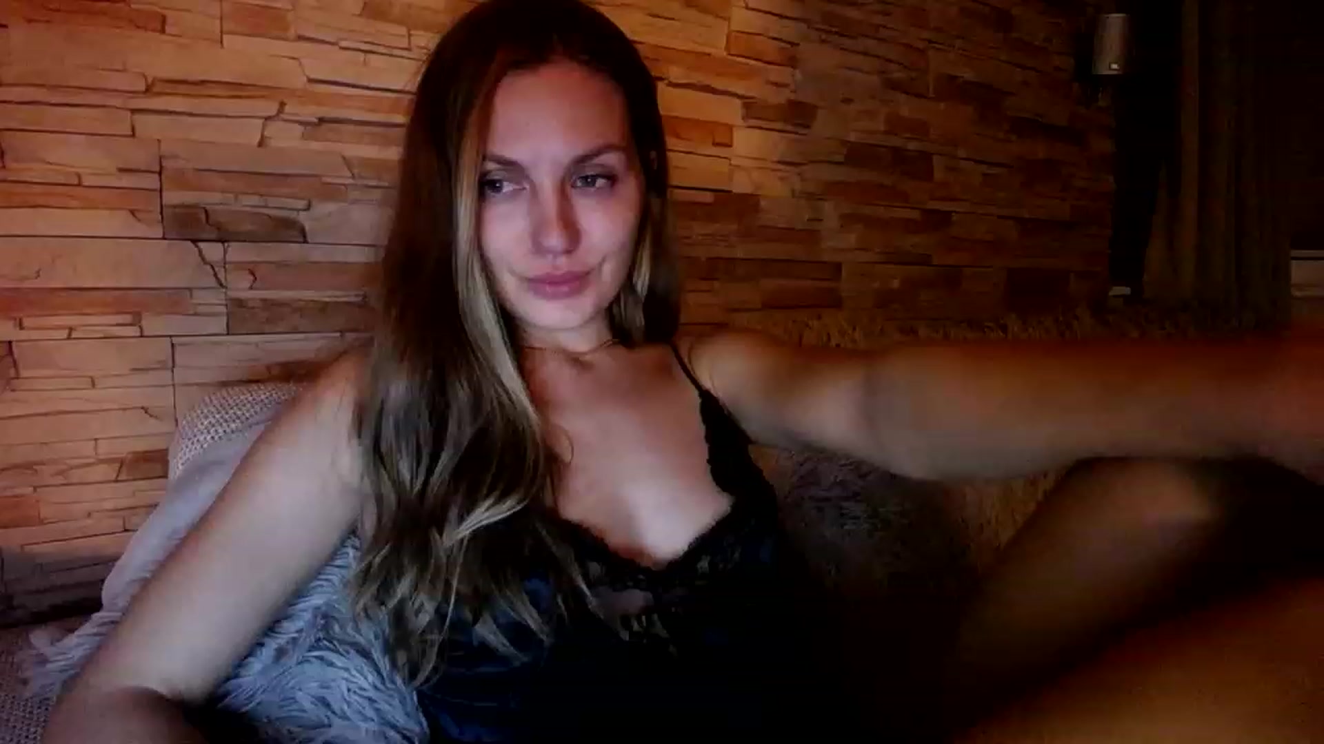 Gallery image thumbnail from Free_Love's myfreecams stream on, 12/29/2022, 22:51 image 1 of 20