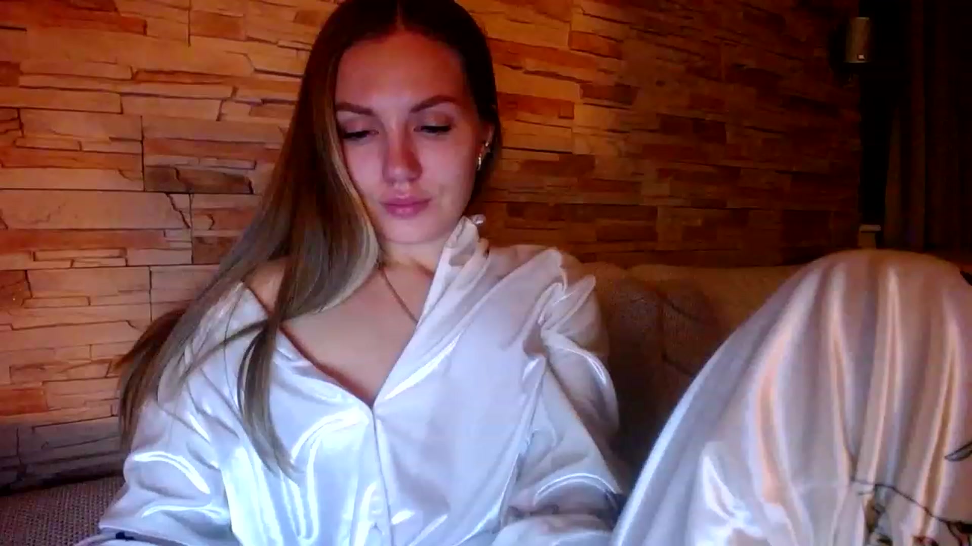 Gallery image thumbnail from Free_Love's myfreecams stream on, 02/11/2023, 22:44 image 18 of 20