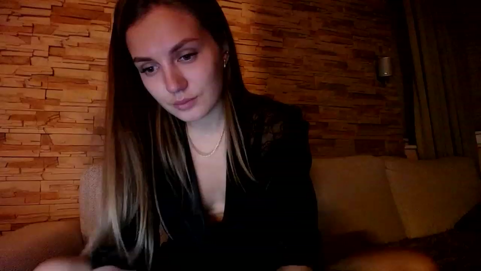 Gallery image thumbnail from Free_Love's myfreecams stream on, 03/16/2023, 21:32 image 1 of 20