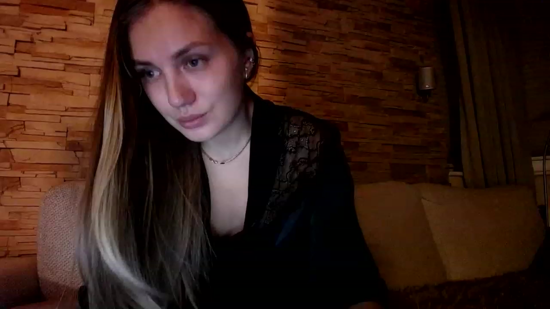 Gallery image thumbnail from Free_Love's myfreecams stream on, 03/17/2023, 21:54 image 3 of 20