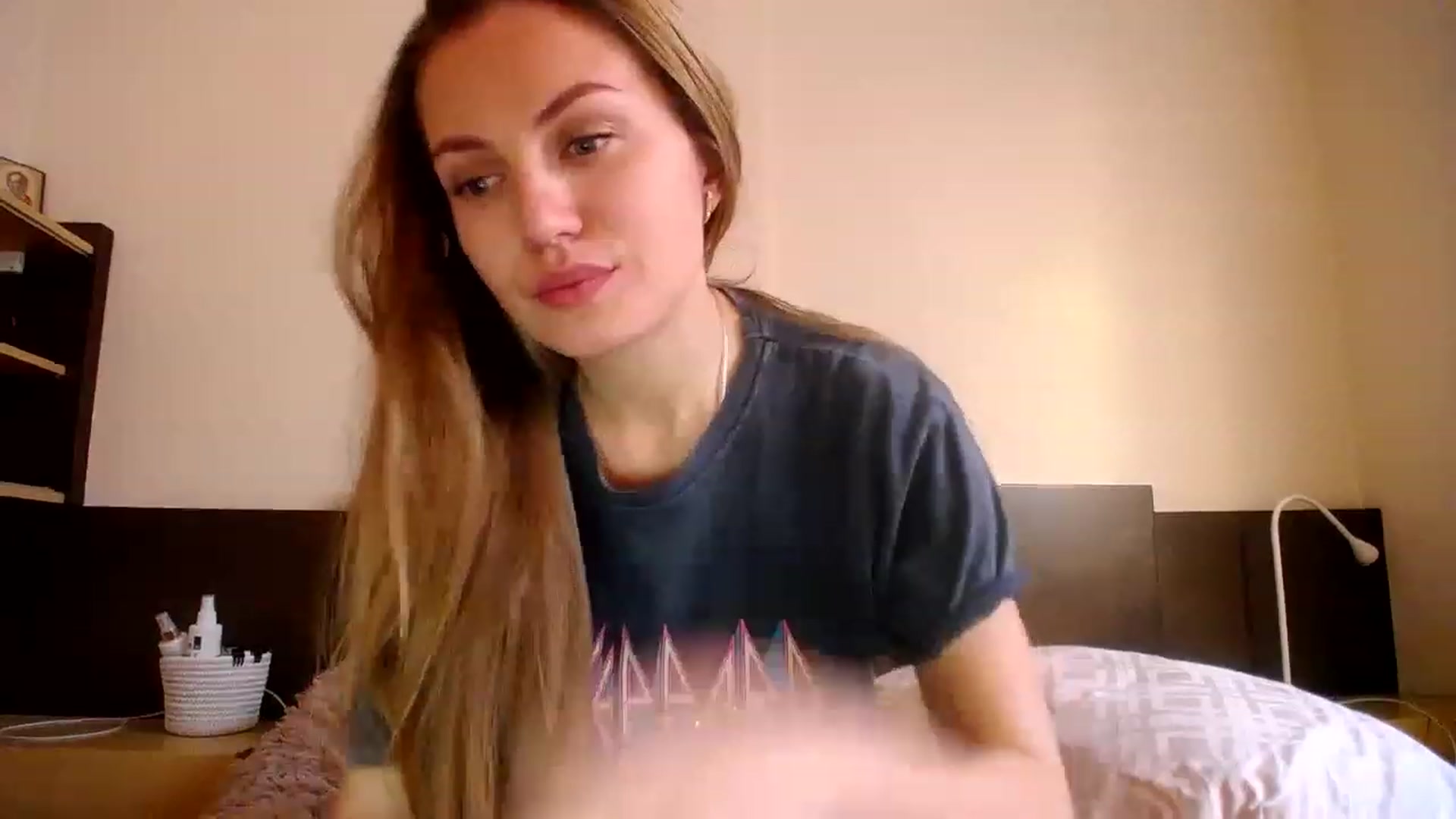 Gallery image thumbnail from Free_Love's myfreecams stream on, 04/30/2023, 15:19 image 7 of 20