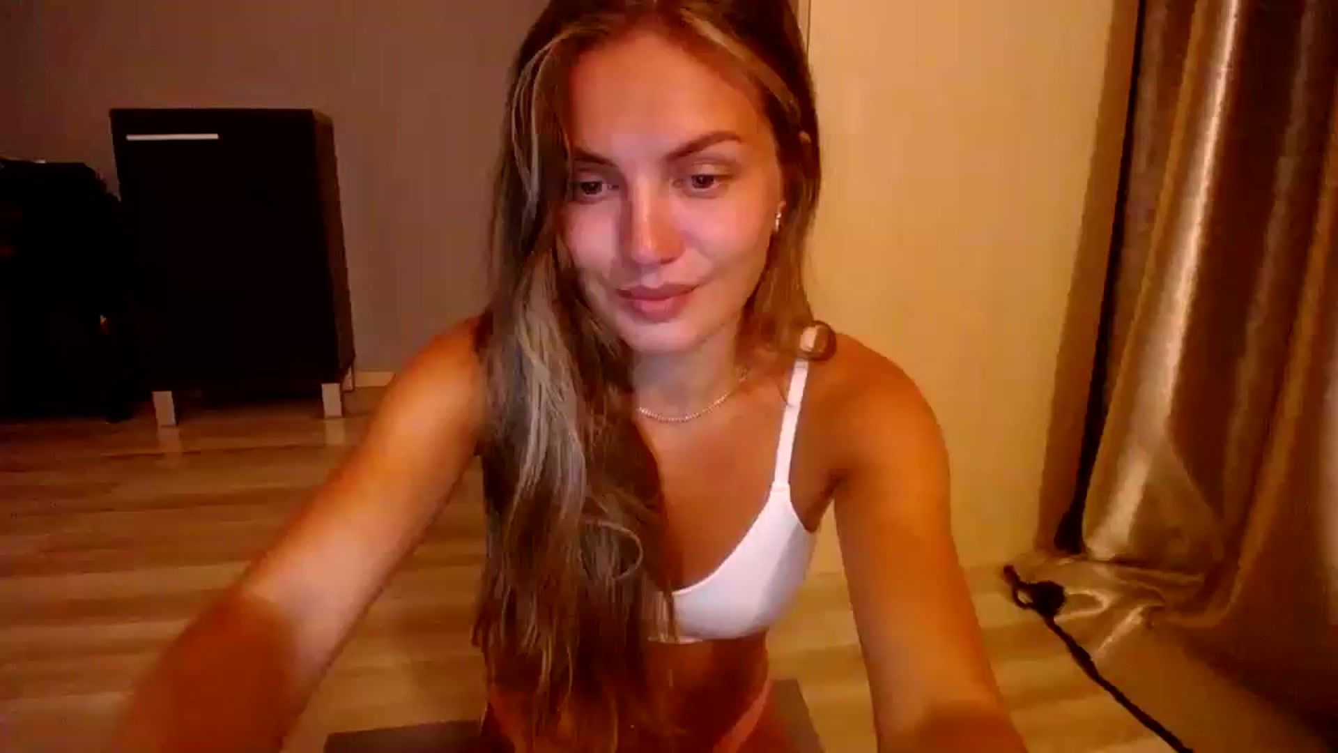 Gallery image thumbnail from Free_Love's myfreecams stream on, 06/30/2023, 19:41 image 4 of 20