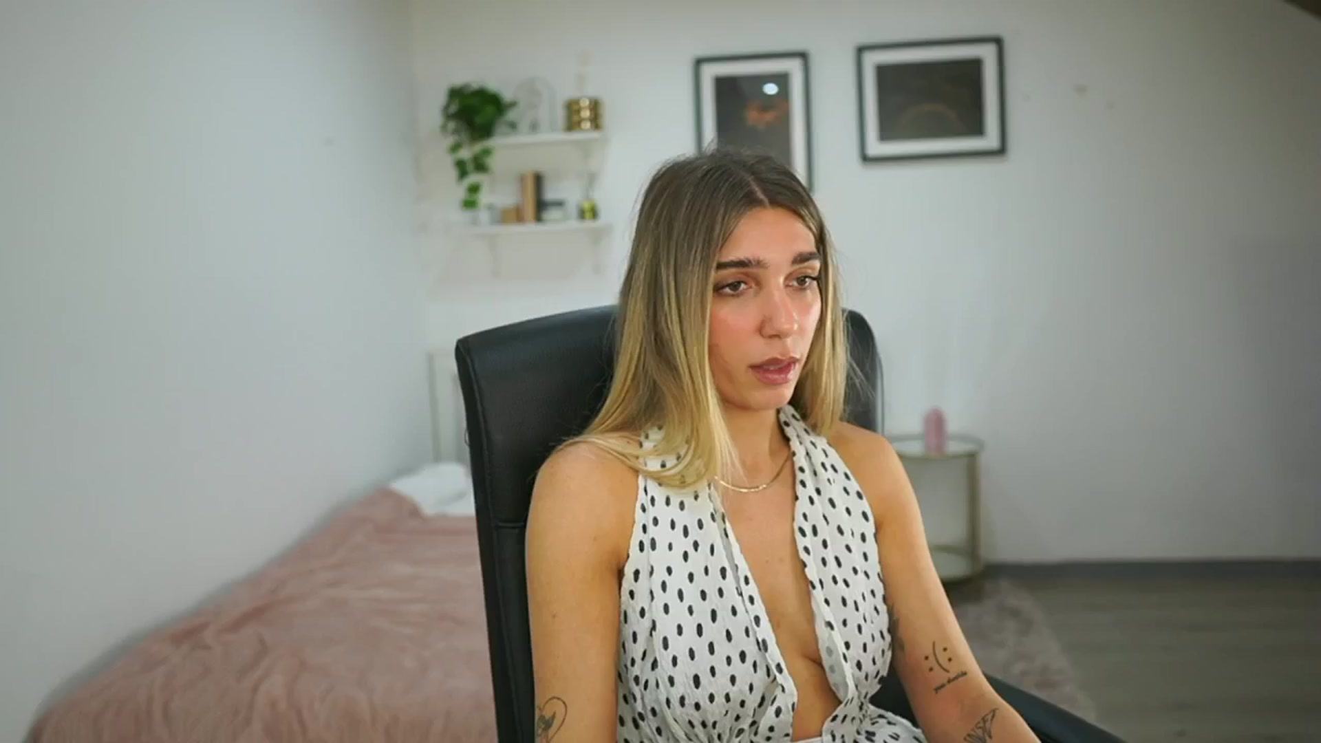 Gallery image thumbnail from French_love21's myfreecams stream on, 07/15/2025, 09:58 image 8 of 20