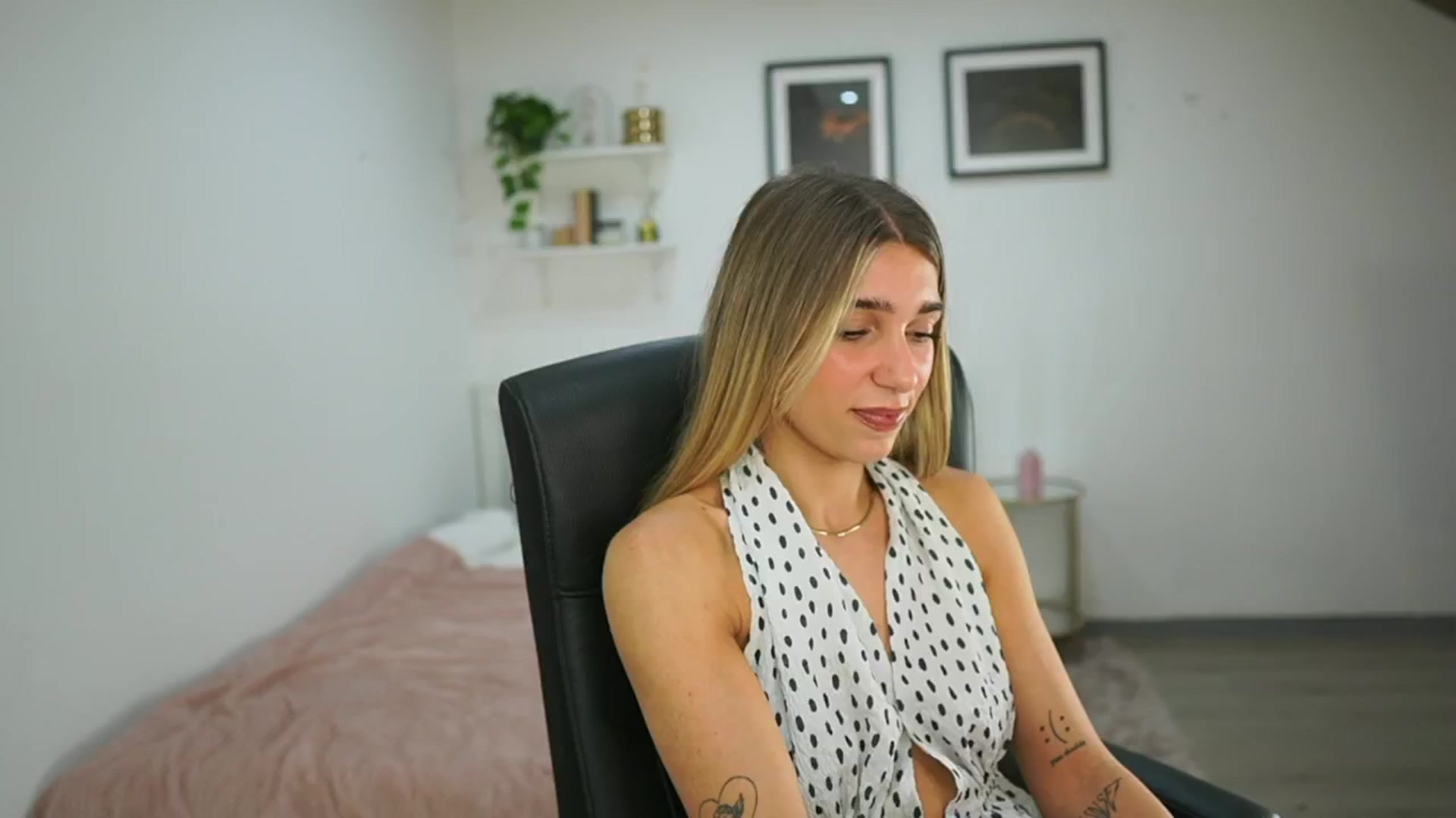 Gallery image thumbnail from French_love21's myfreecams stream on, 07/15/2025, 09:58 image 19 of 20