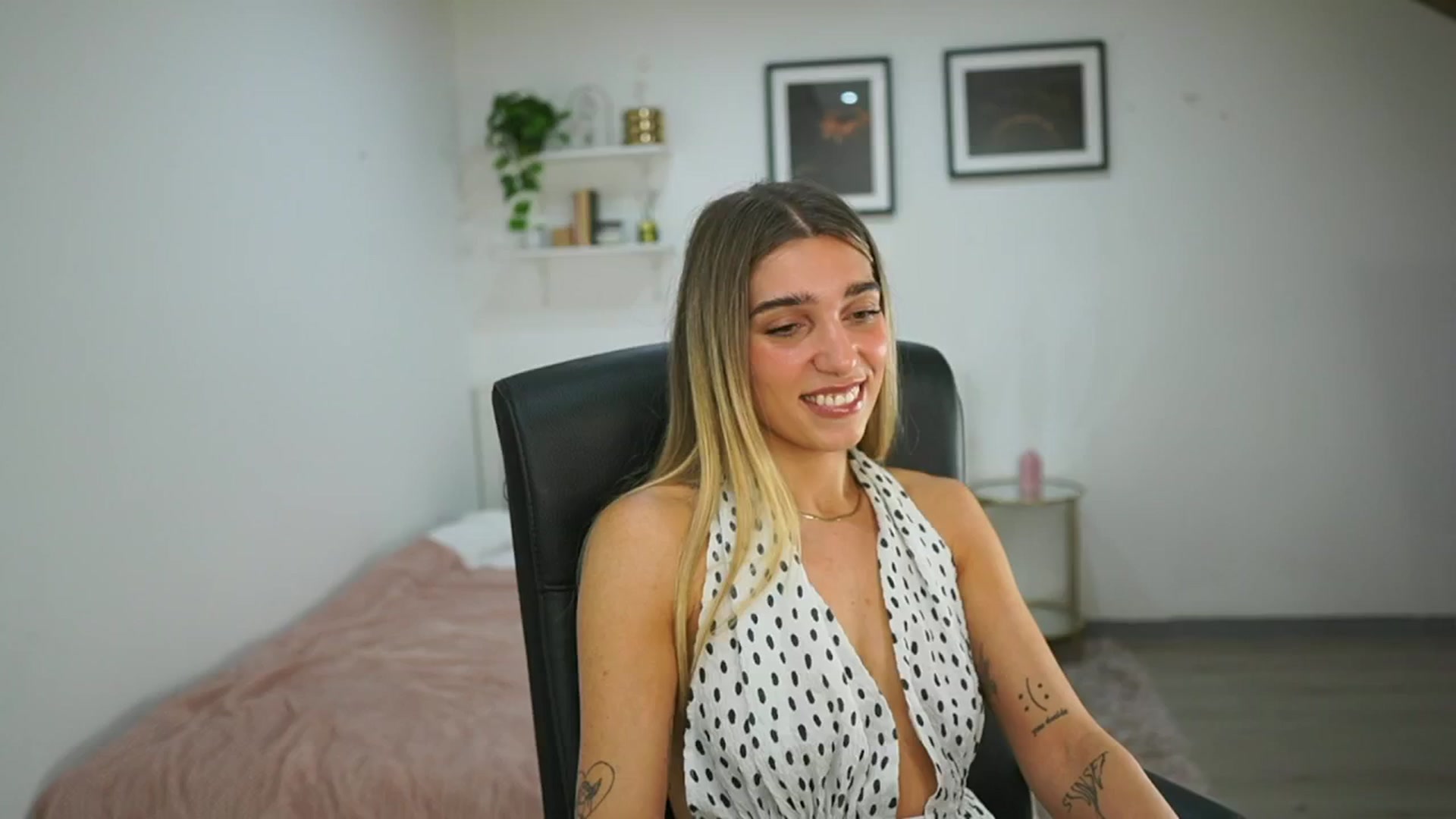 Gallery image thumbnail from French_love21's myfreecams stream on, 07/15/2025, 09:58 image 15 of 20