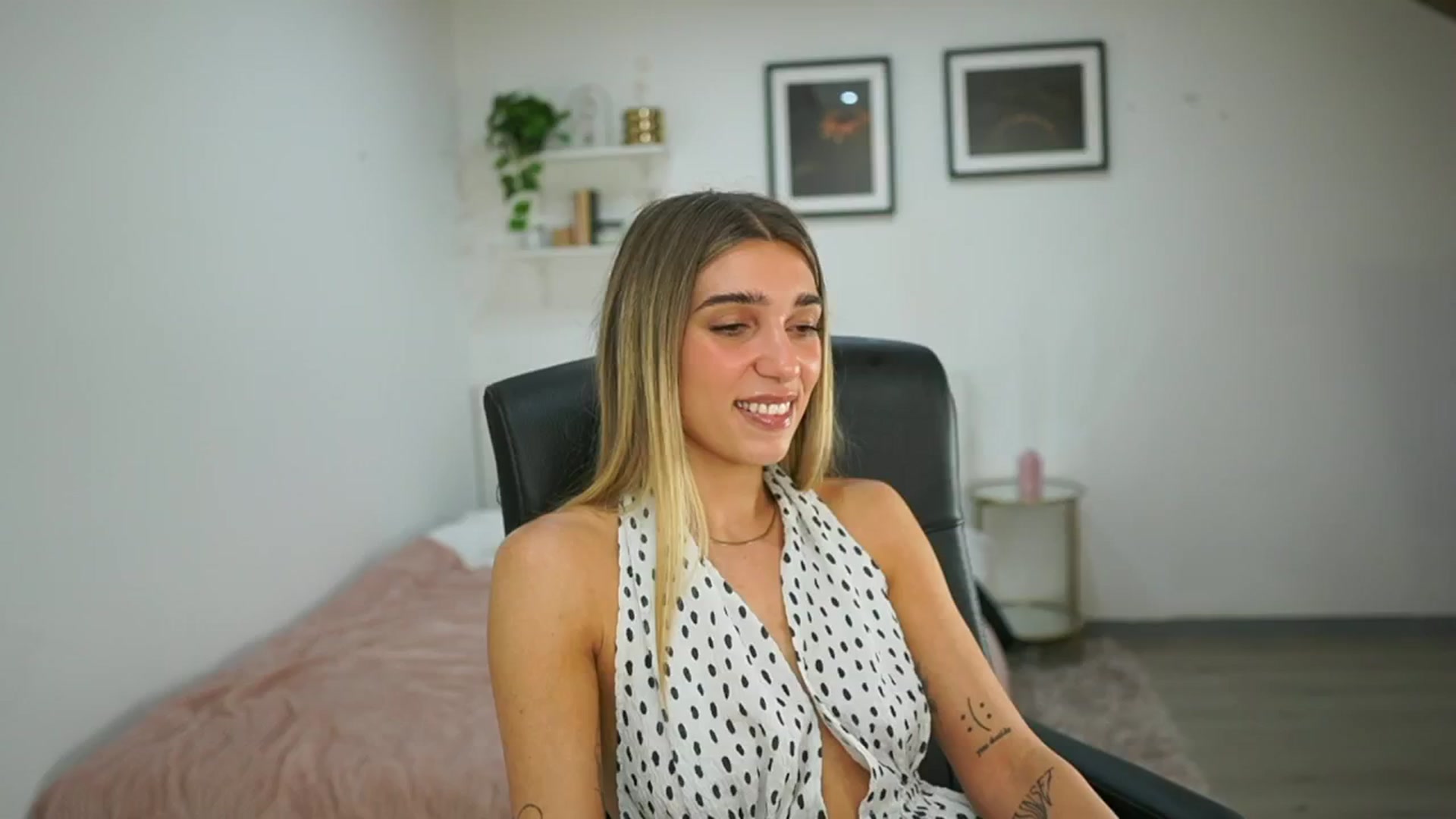 Gallery image thumbnail from French_love21's myfreecams stream on, 07/15/2025, 09:58 image 16 of 20