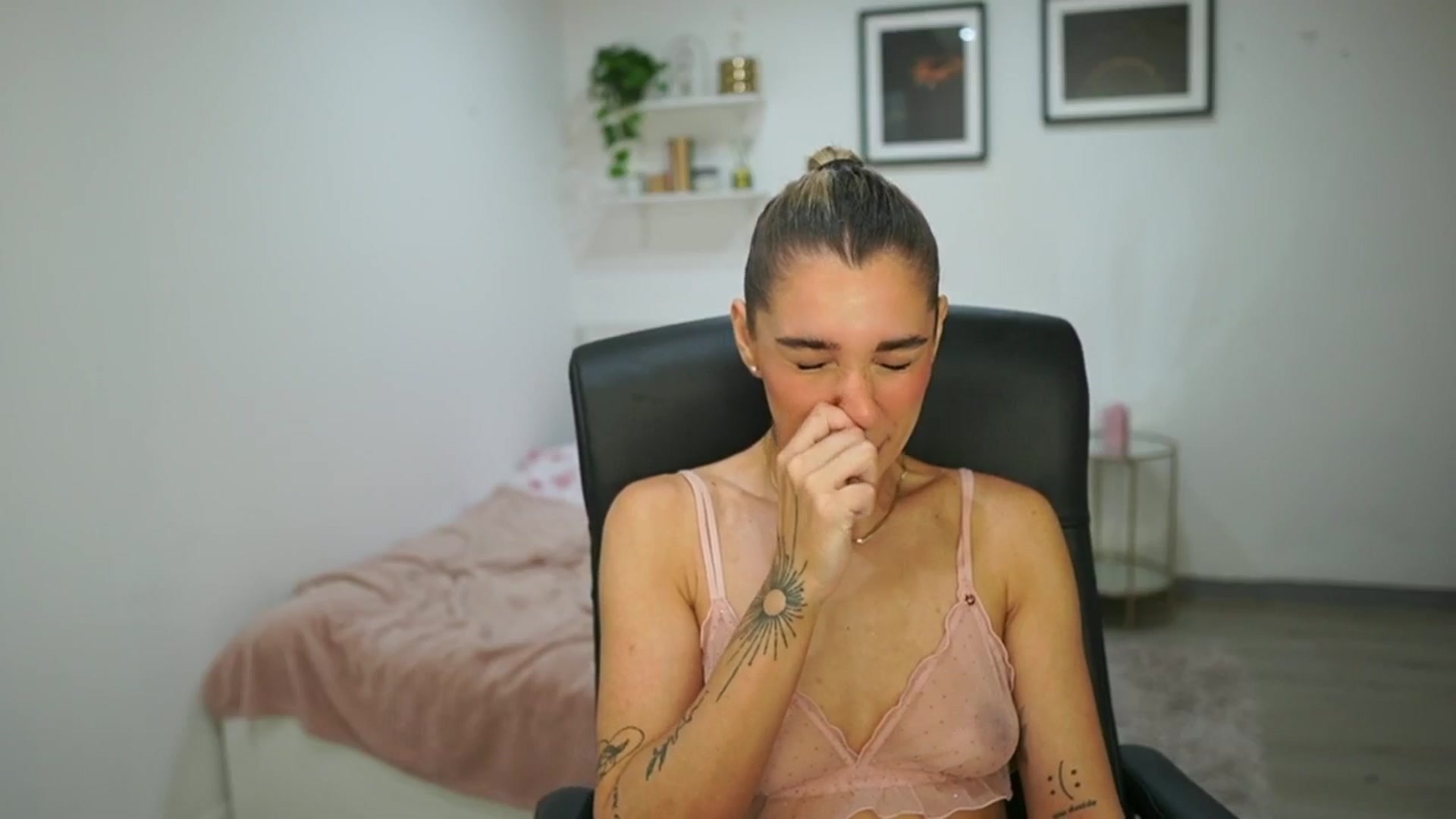Gallery image thumbnail from French_love21's myfreecams stream on, 07/28/2025, 09:55 image 20 of 20