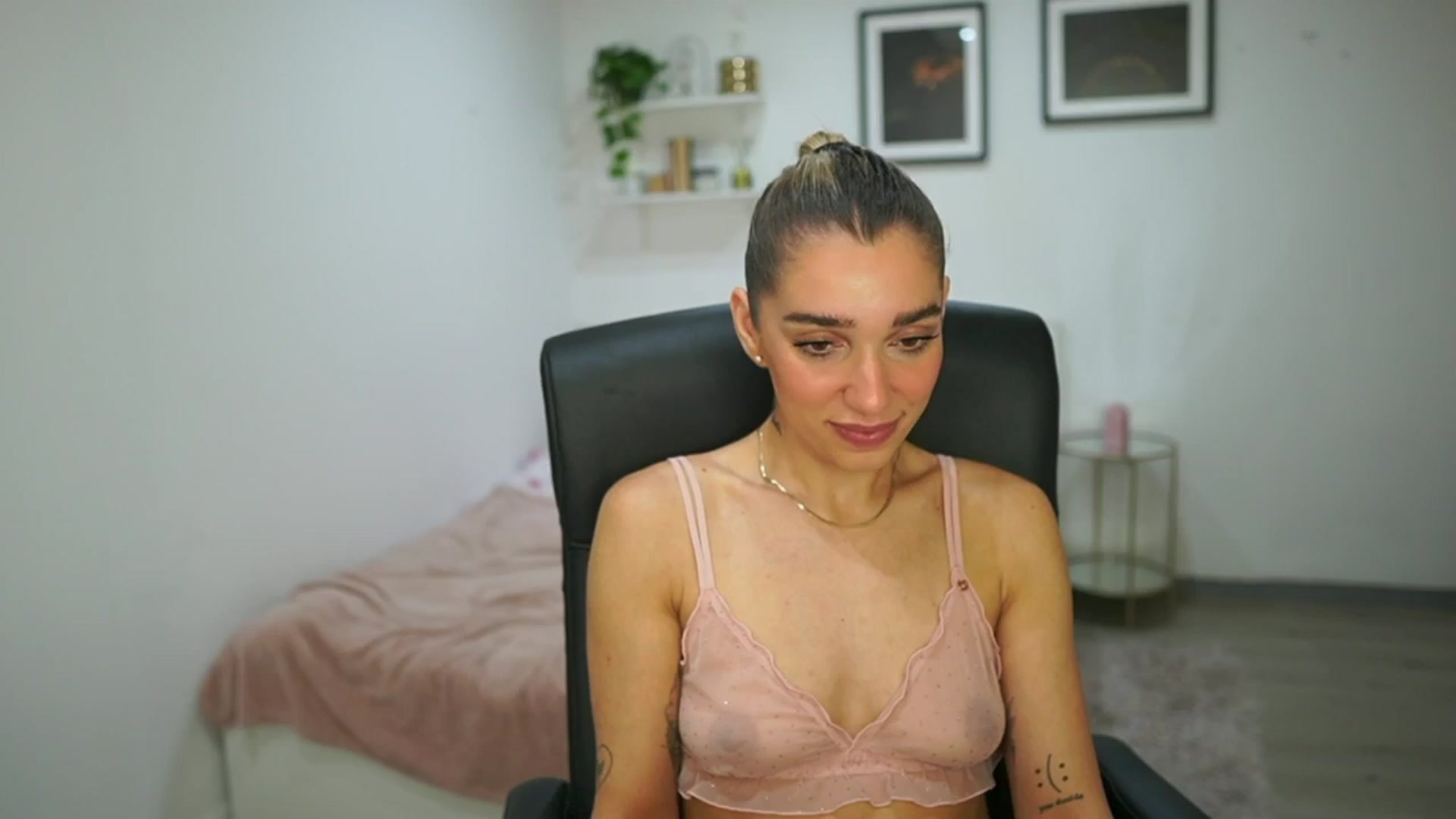 Gallery image thumbnail from French_love21's myfreecams stream on, 07/28/2025, 09:55 image 1 of 20