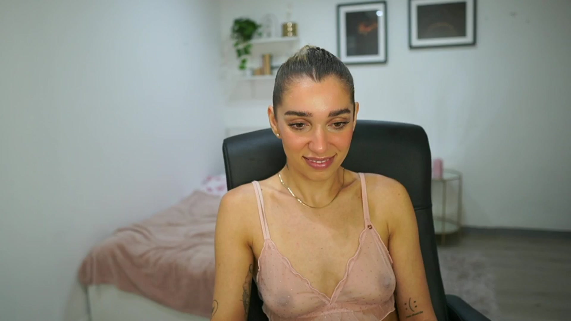Gallery image thumbnail from French_love21's myfreecams stream on, 07/28/2025, 09:55 image 10 of 20