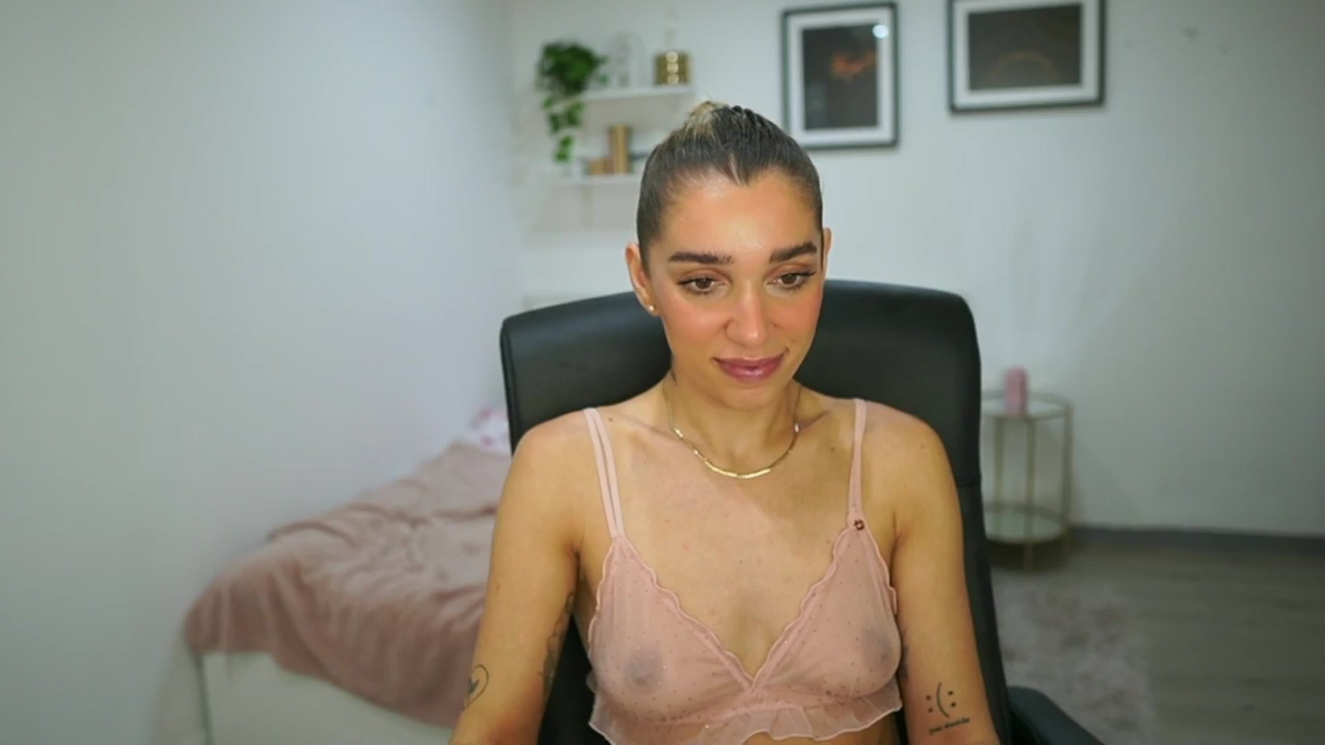 Gallery image thumbnail from French_love21's myfreecams stream on, 07/28/2025, 09:55 image 17 of 20