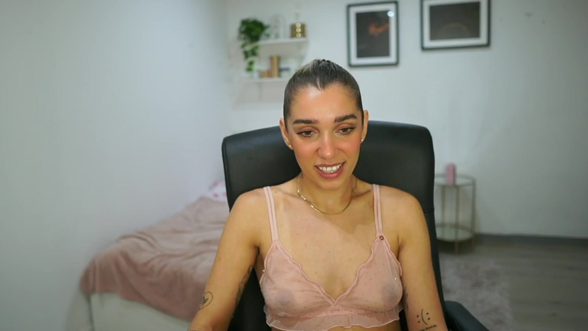 Gallery image thumbnail from French_love21's myfreecams stream on, 07/28/2025, 09:55 image 2 of 20