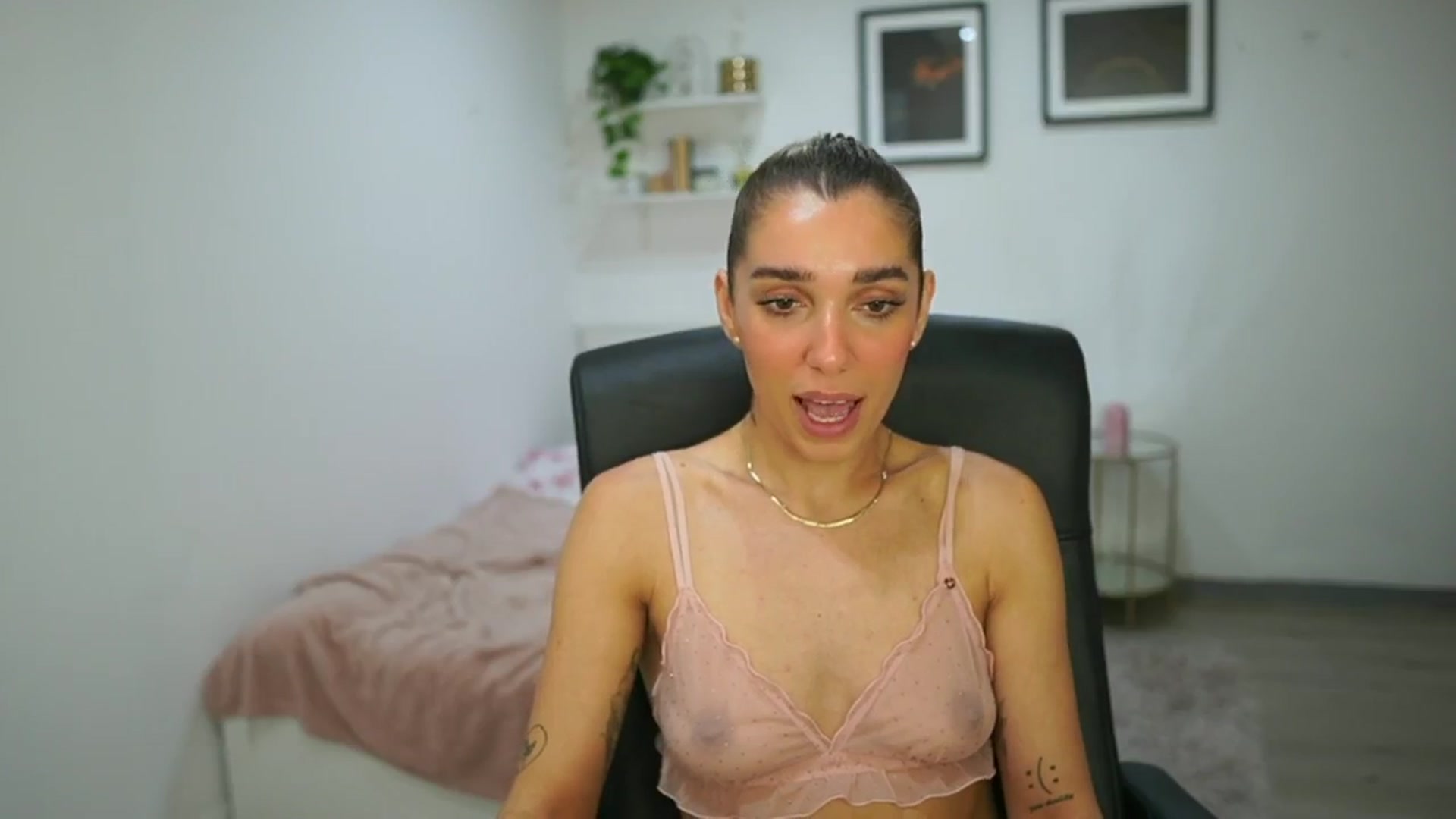 Gallery image thumbnail from French_love21's myfreecams stream on, 07/28/2025, 09:55 image 19 of 20