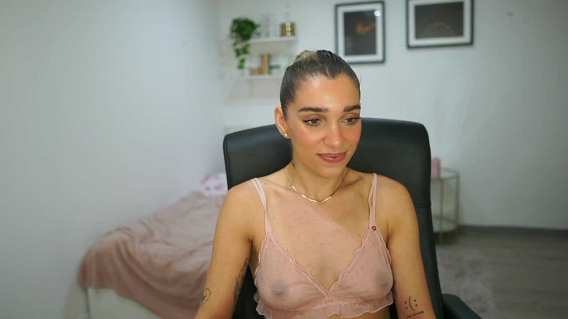Gallery image thumbnail from French_love21's myfreecams stream on, 07/28/2025, 11:08 image 2 of 20