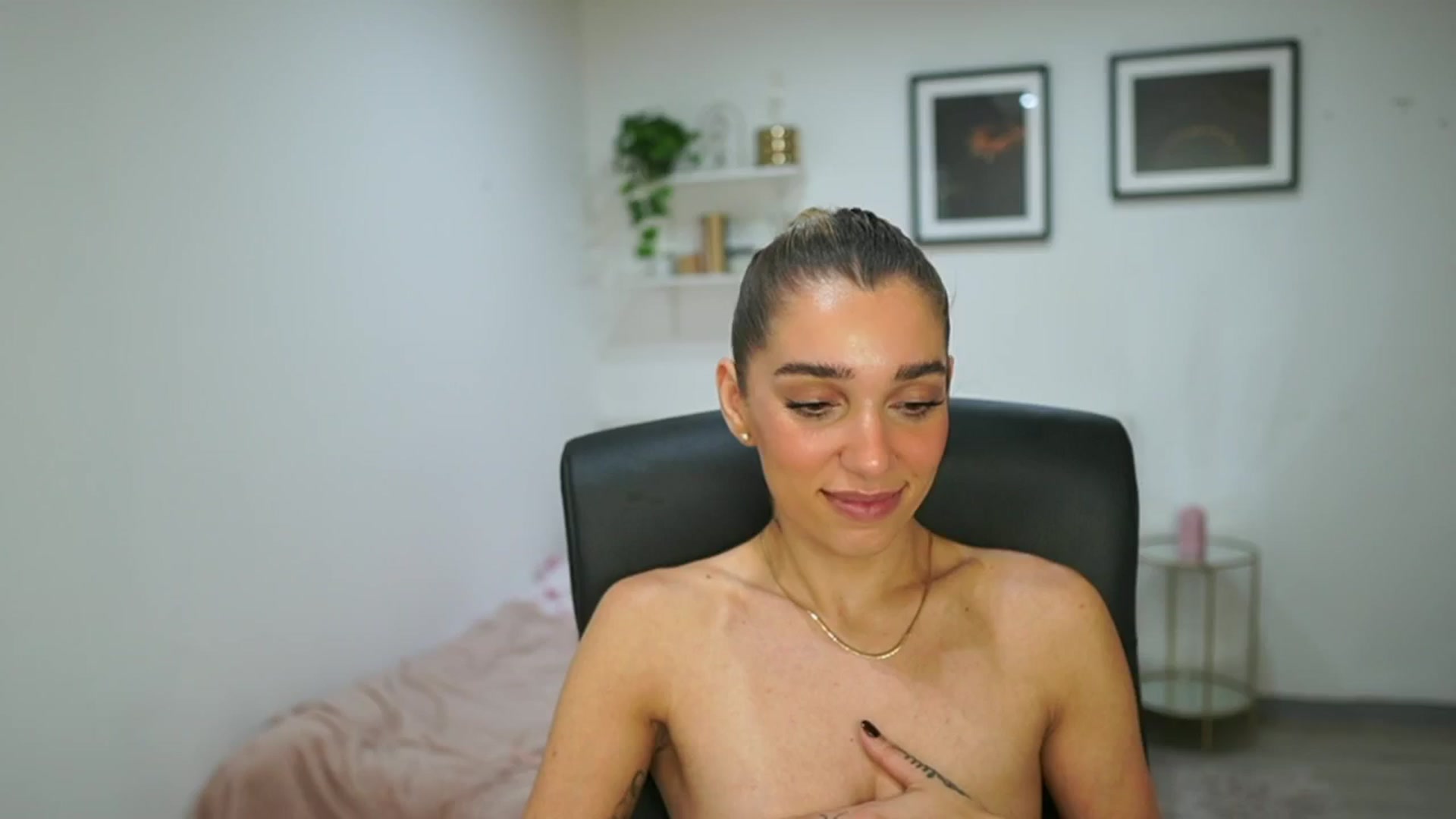 Gallery image thumbnail from French_love21's myfreecams stream on, 07/28/2025, 11:43 image 7 of 20