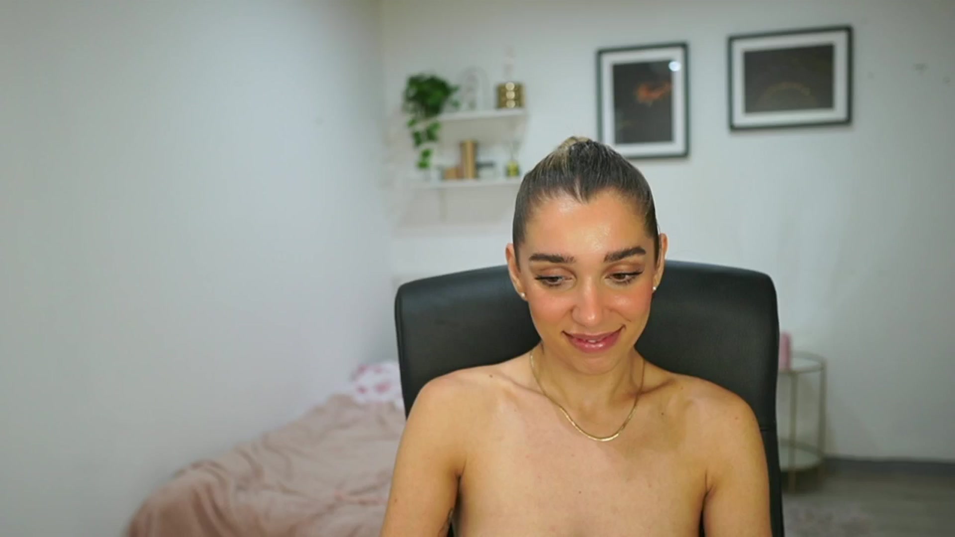 Gallery image thumbnail from French_love21's myfreecams stream on, 07/28/2025, 11:43 image 15 of 20