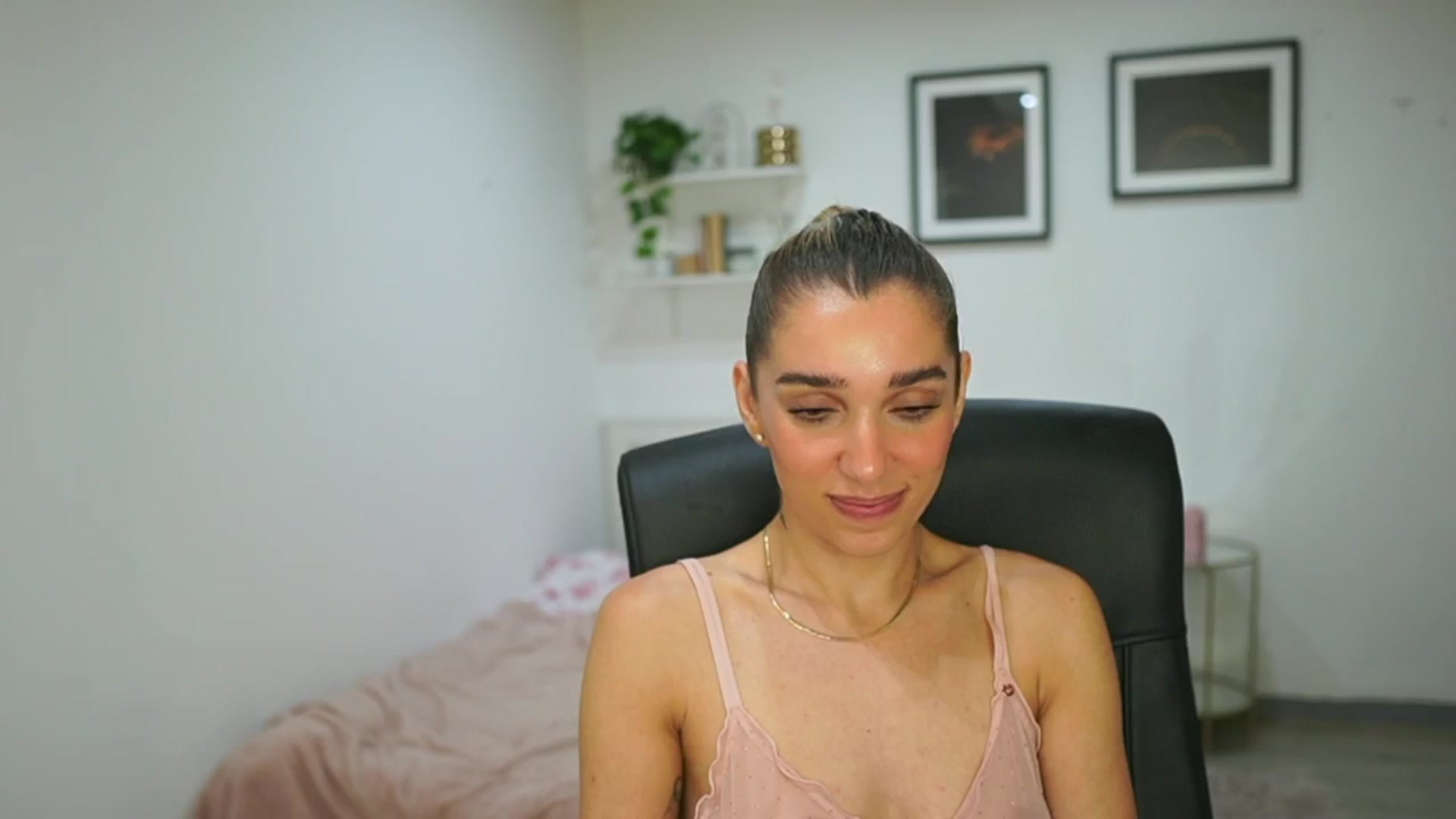 Gallery image thumbnail from French_love21's myfreecams stream on, 07/28/2025, 12:57 image 18 of 20