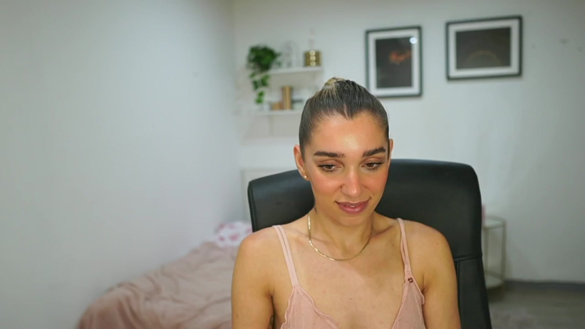 Gallery image thumbnail from French_love21's myfreecams stream on, 07/28/2025, 12:57 image 15 of 20