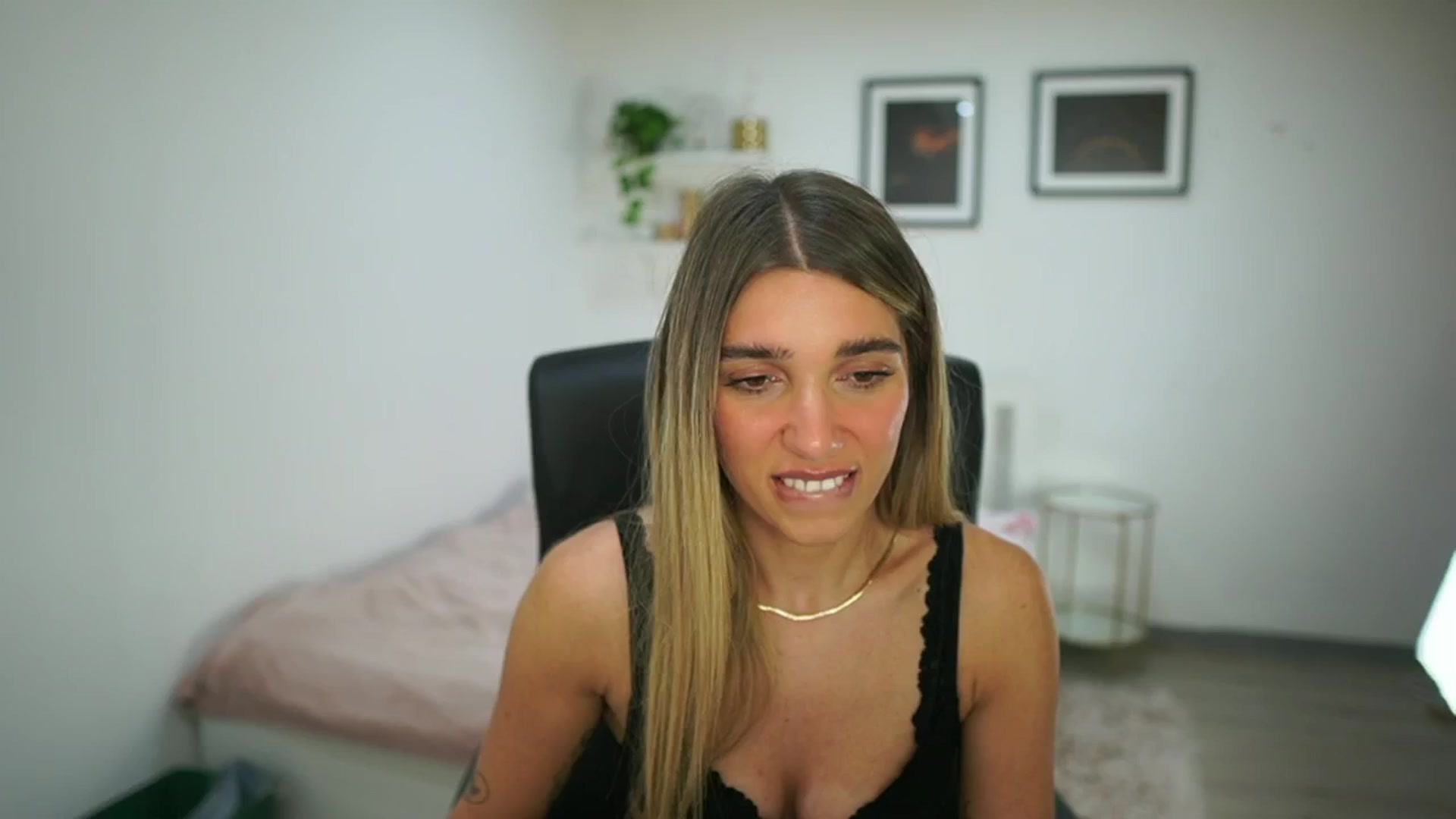 Gallery image thumbnail from French_love21's myfreecams stream on, 07/31/2025, 11:36 image 20 of 20