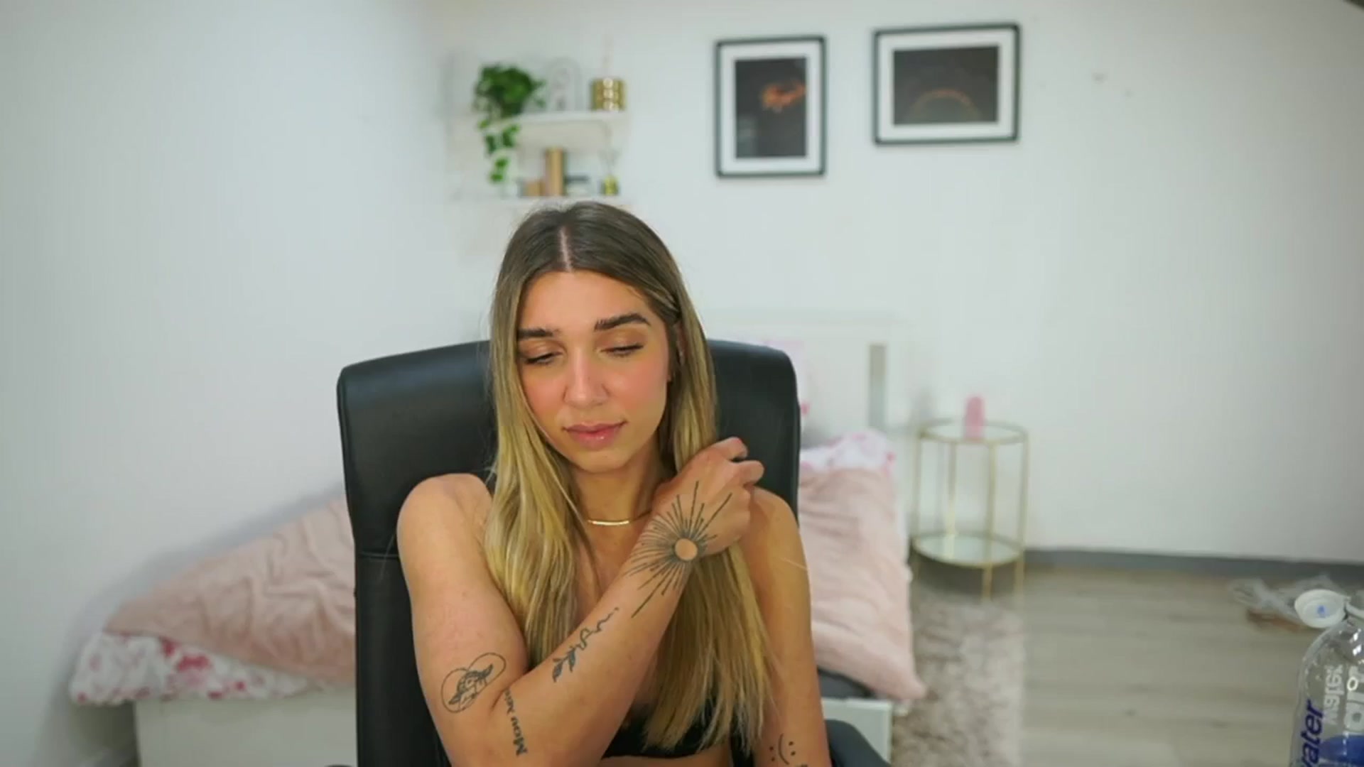 Gallery image thumbnail from French_love21's myfreecams stream on, 08/05/2025, 11:23 image 15 of 20