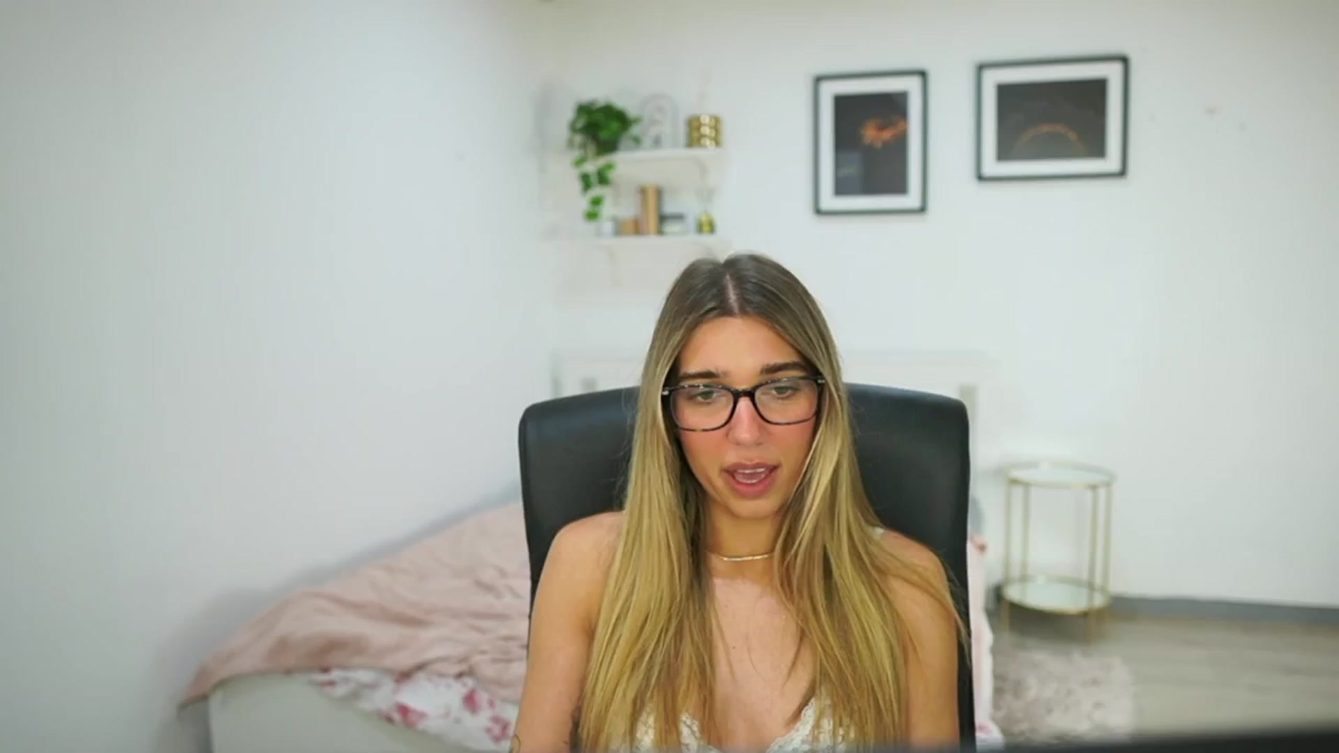 Gallery image thumbnail from French_love21's myfreecams stream on, 08/06/2025, 12:21 image 15 of 20
