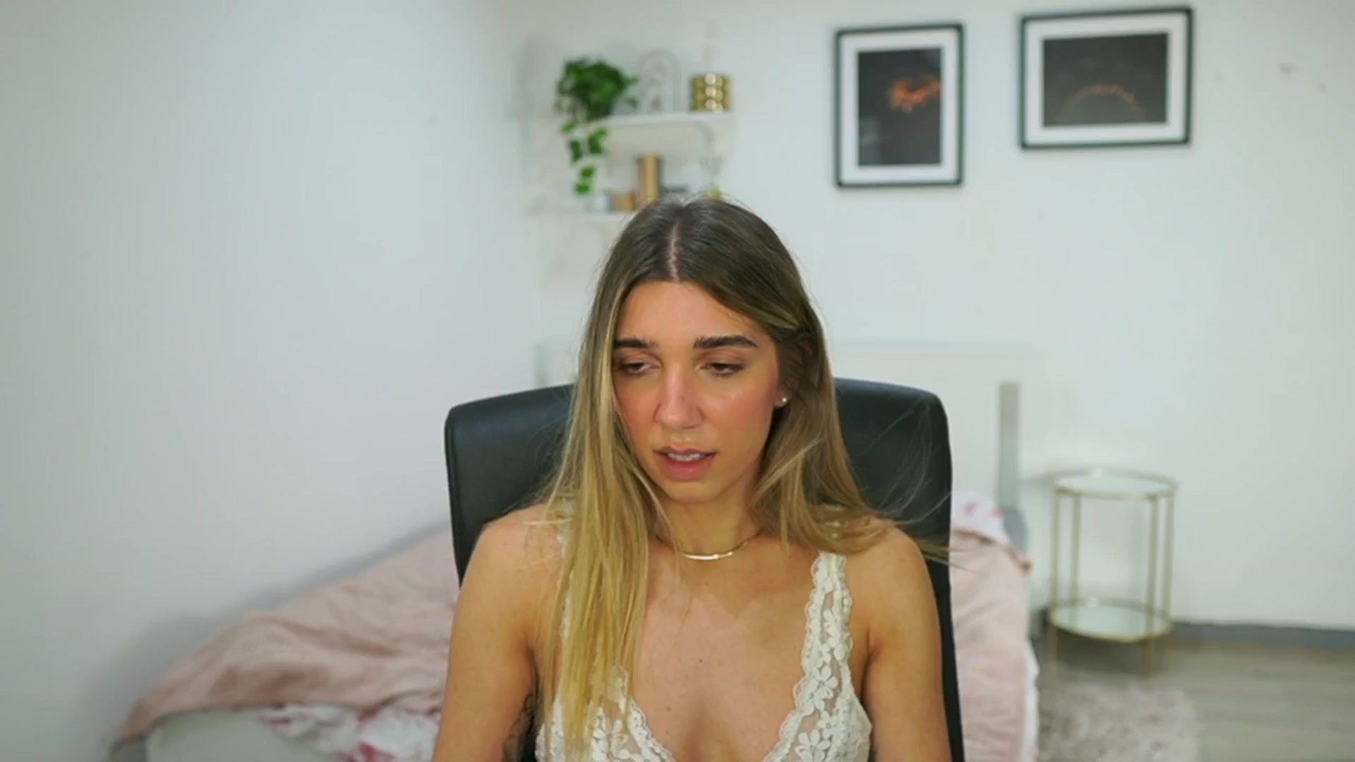 Gallery image thumbnail from French_love21's myfreecams stream on, 08/06/2025, 12:59 image 20 of 20