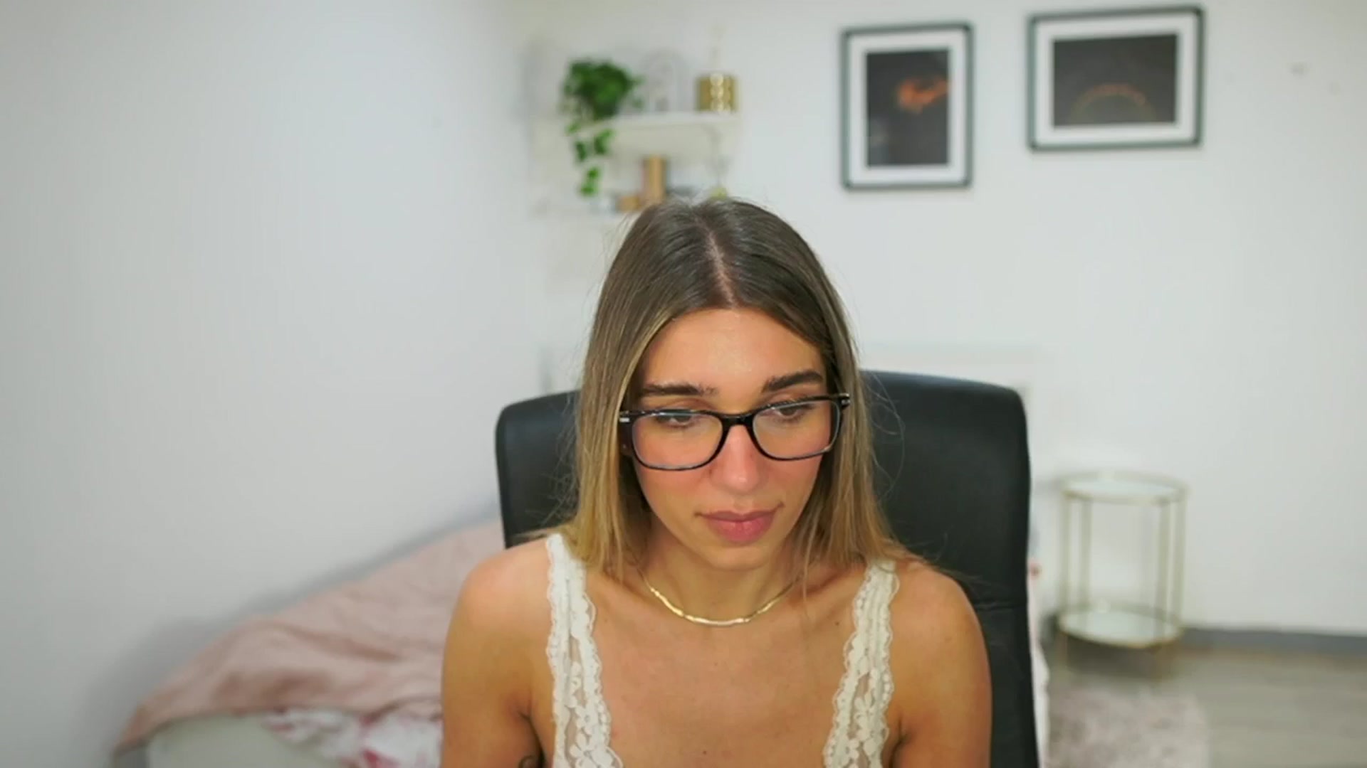 Gallery image thumbnail from French_love21's myfreecams stream on, 08/06/2025, 12:59 image 2 of 20