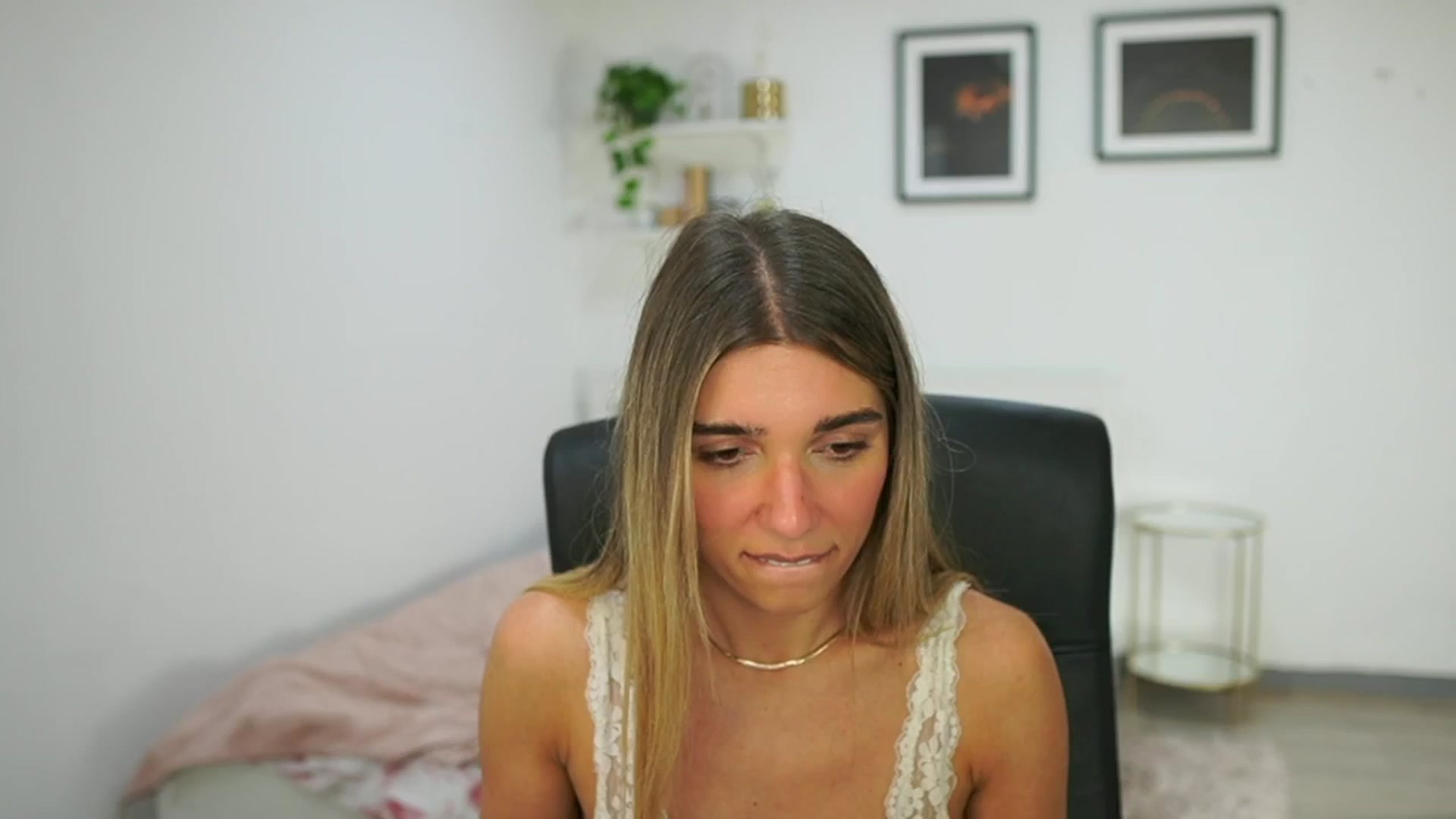 Gallery image thumbnail from French_love21's myfreecams stream on, 08/06/2025, 12:59 image 1 of 20