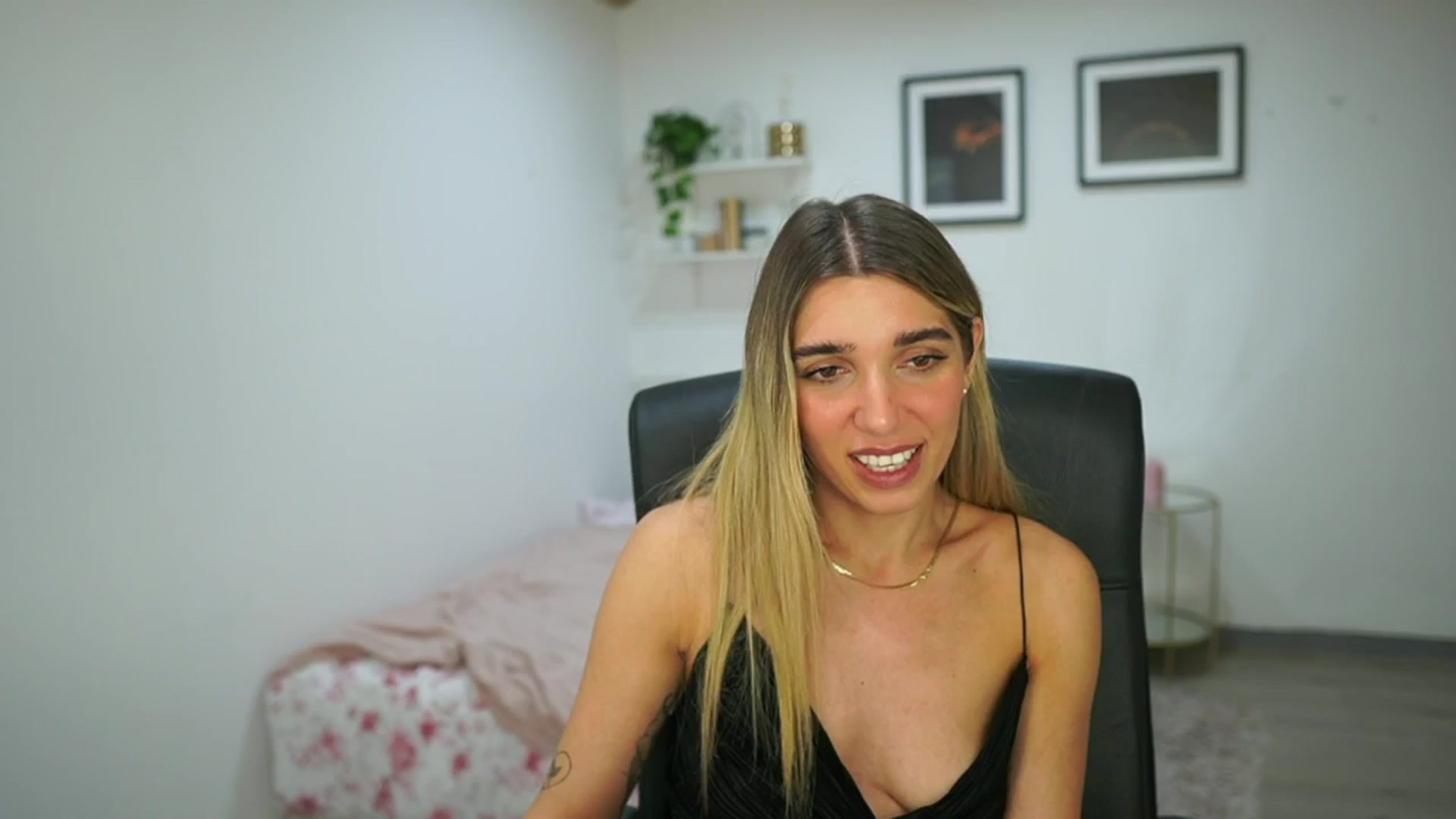 Gallery image thumbnail from French_love21's myfreecams stream on, 08/07/2025, 10:48 image 20 of 20
