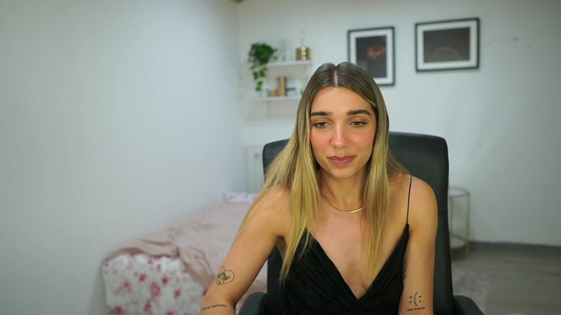 Gallery image thumbnail from French_love21's myfreecams stream on, 08/07/2025, 10:48 image 14 of 20