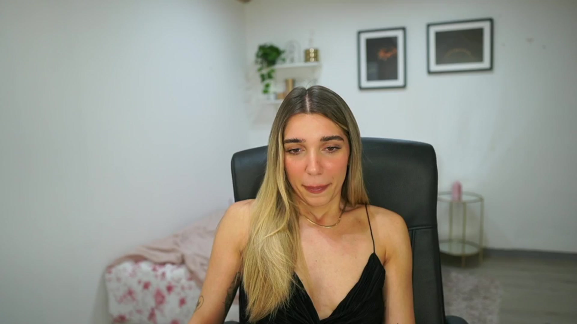Gallery image thumbnail from French_love21's myfreecams stream on, 08/07/2025, 10:48 image 1 of 20