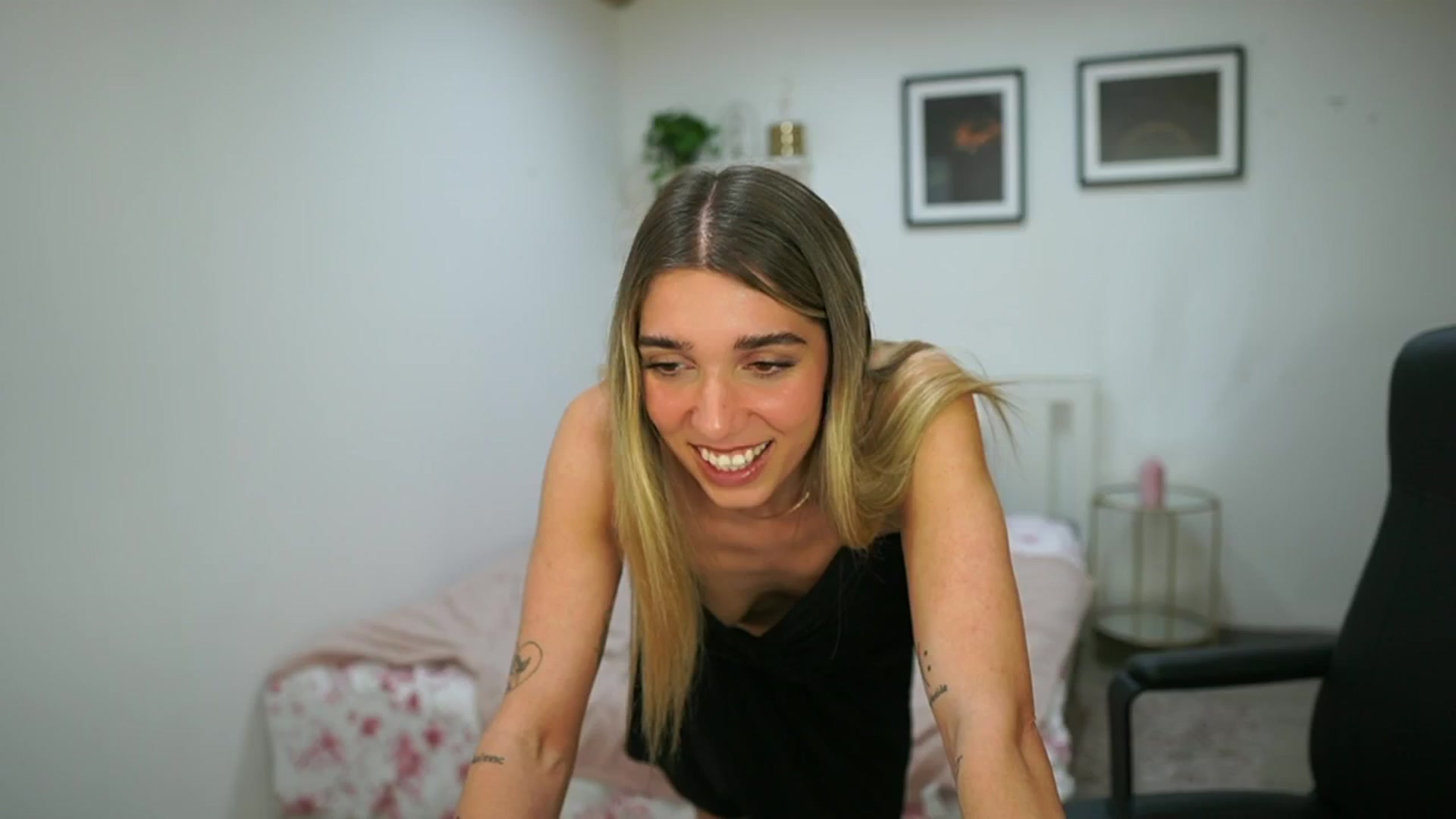Gallery image thumbnail from French_love21's myfreecams stream on, 08/07/2025, 12:56 image 2 of 20