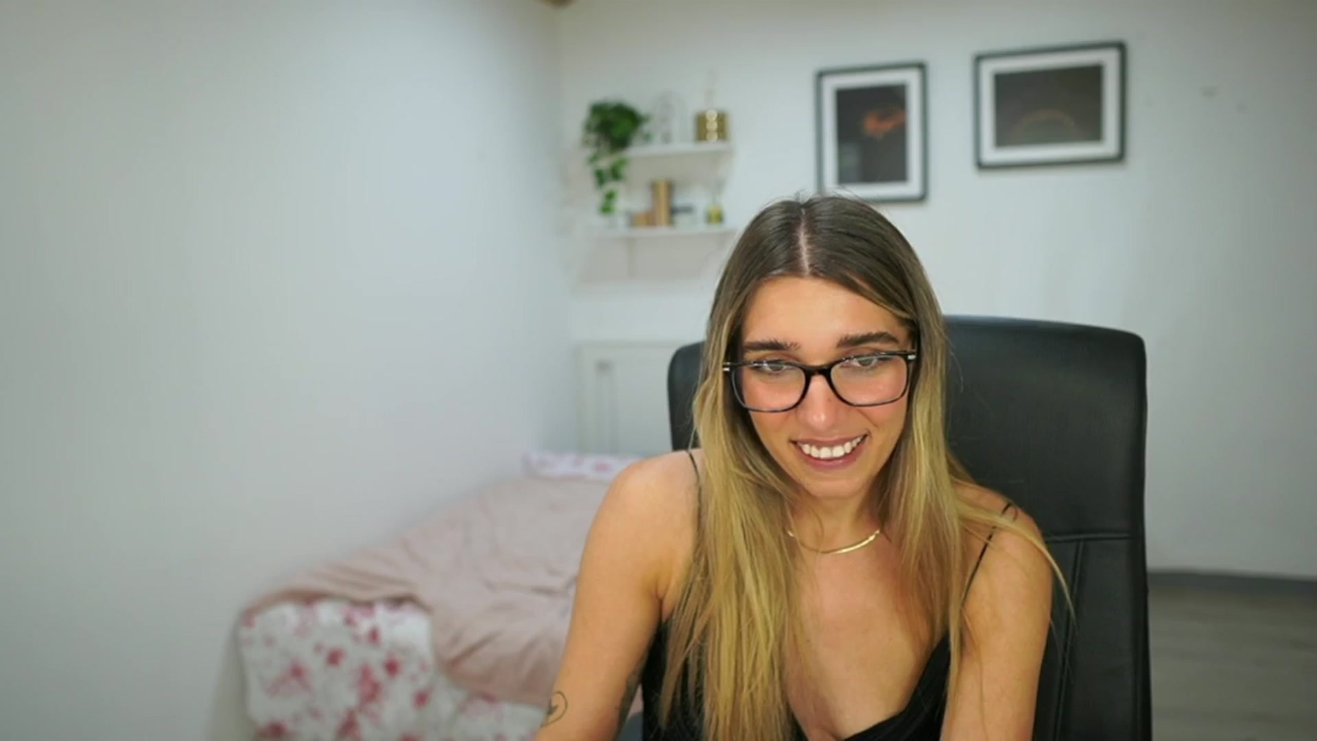 Gallery image thumbnail from French_love21's myfreecams stream on, 08/07/2025, 12:56 image 20 of 20