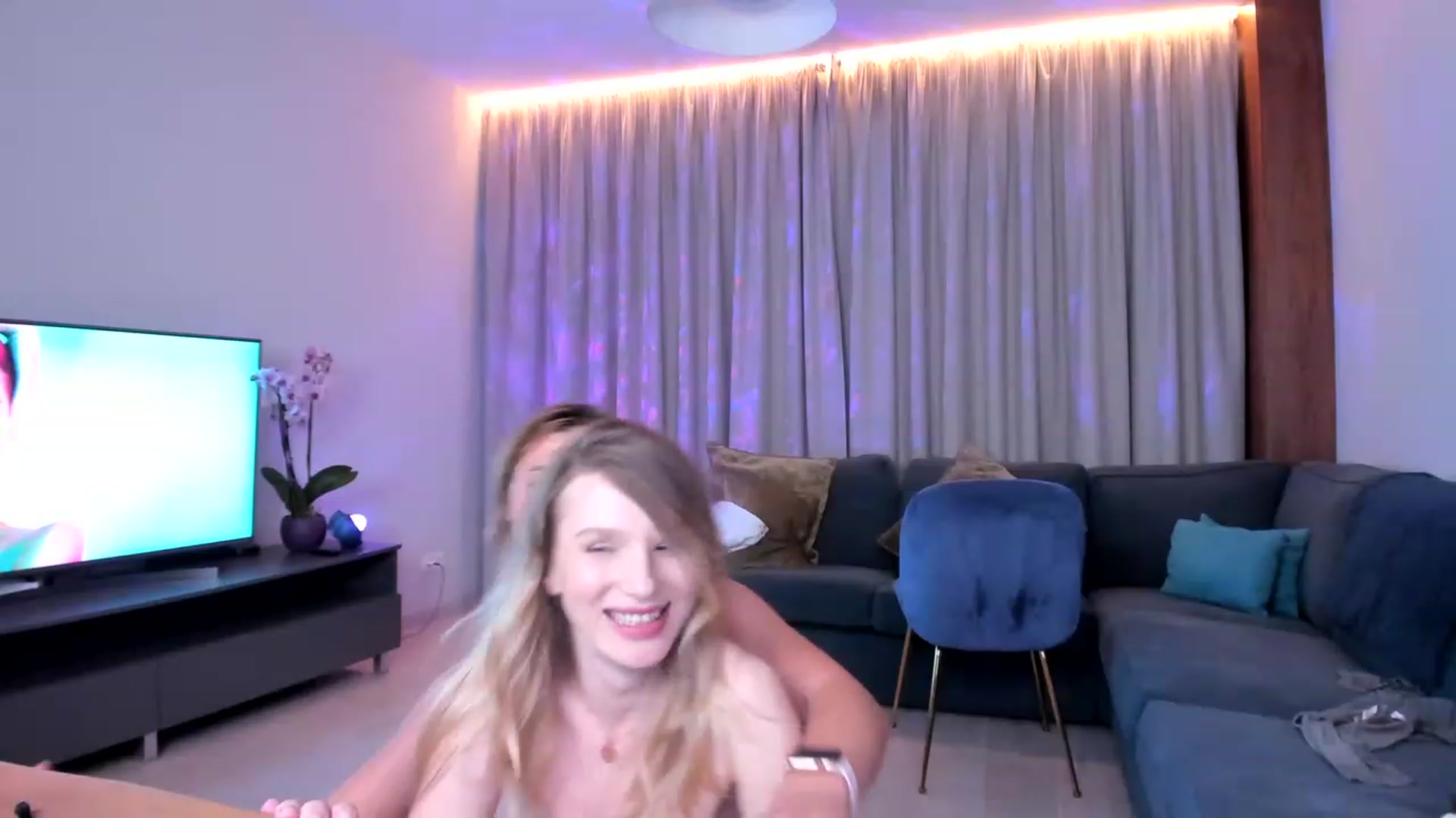 Gallery image thumbnail from Fresaa's myfreecams stream on, 11/18/2022, 22:14 image 10 of 20