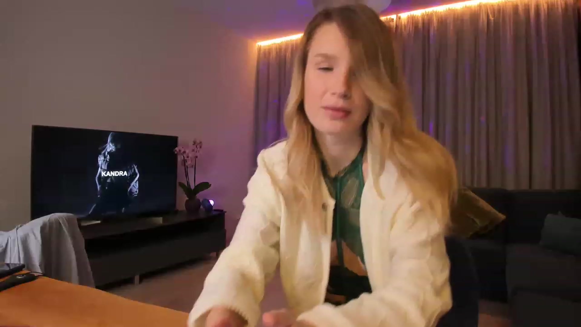 Gallery image thumbnail from Fresaa's myfreecams stream on, 11/19/2022, 05:38 image 13 of 20